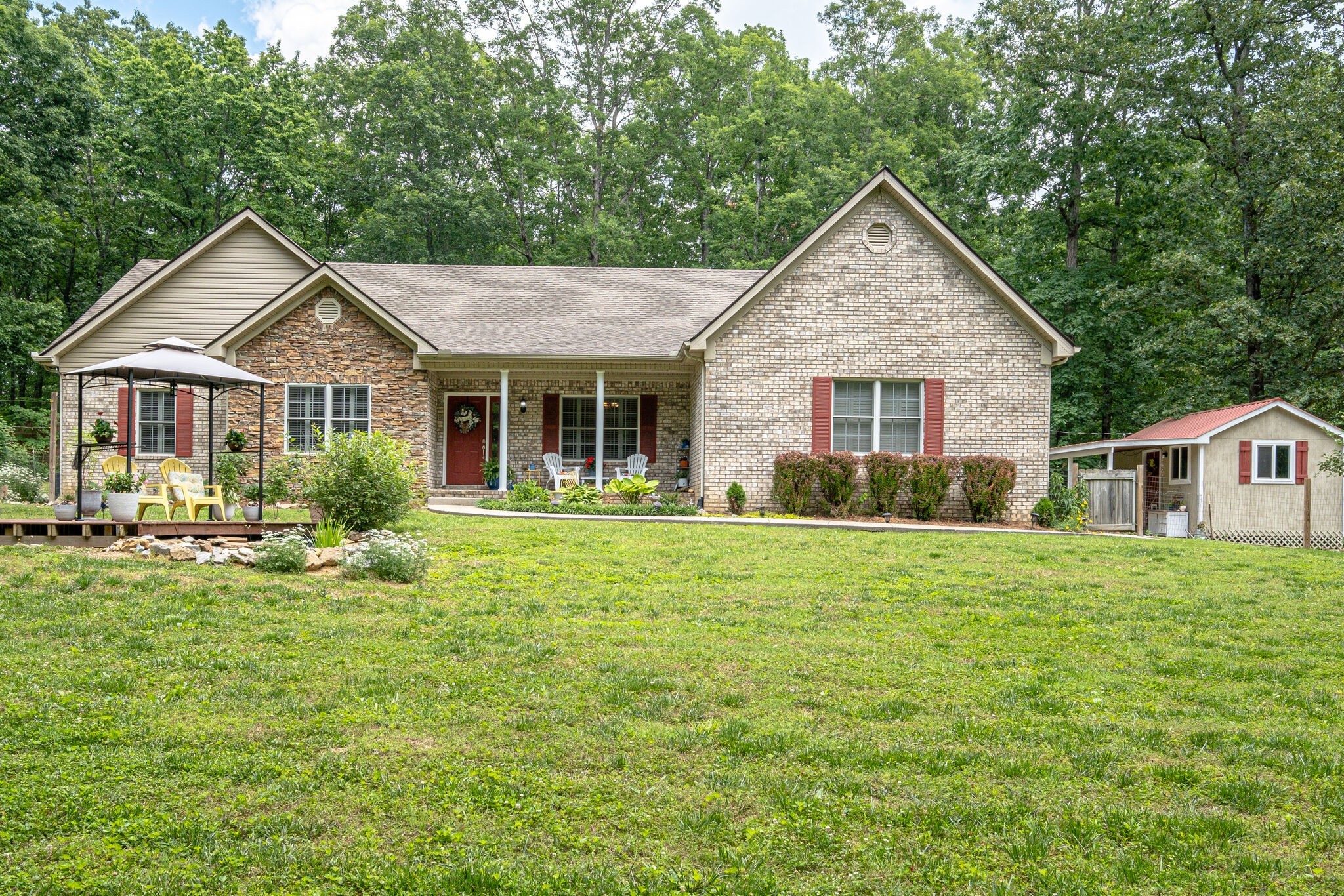 7876 Oscar Green Rd Property Photo 1