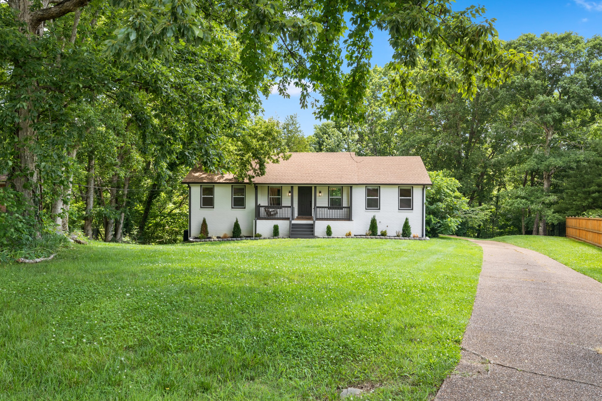 102 Walton Ct Property Photo 1