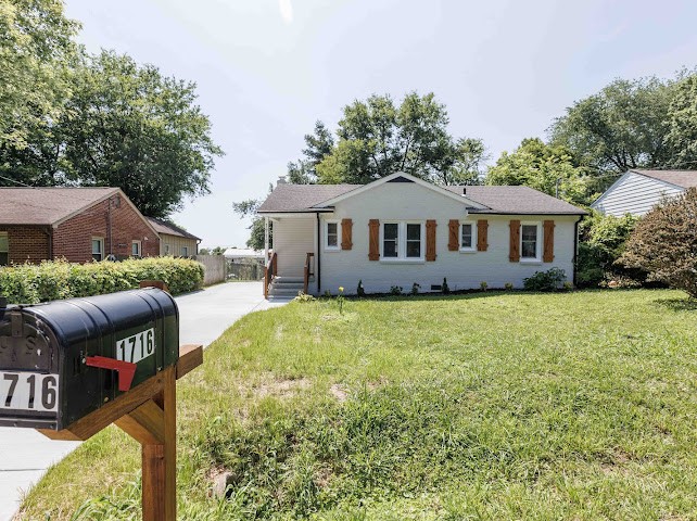 1716 Hillview Dr Property Photo 3