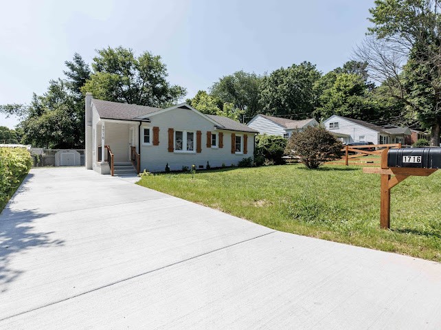 1716 Hillview Dr Property Photo 5