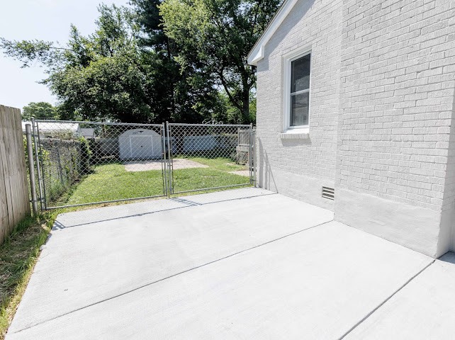 1716 Hillview Dr Property Photo 6
