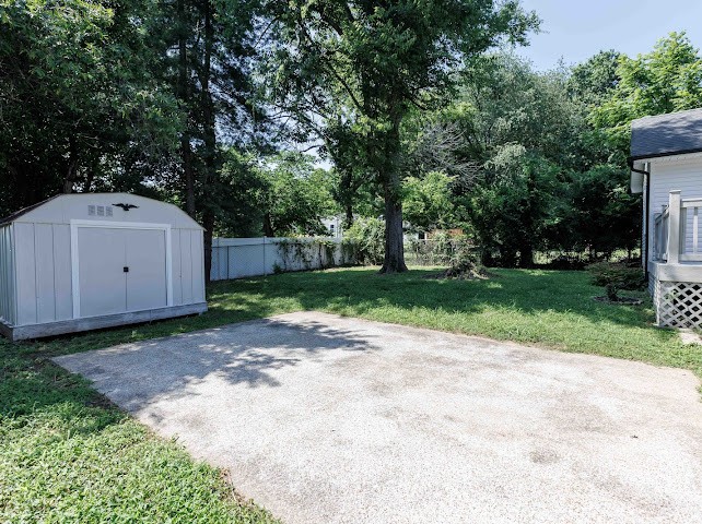 1716 Hillview Dr Property Photo 8