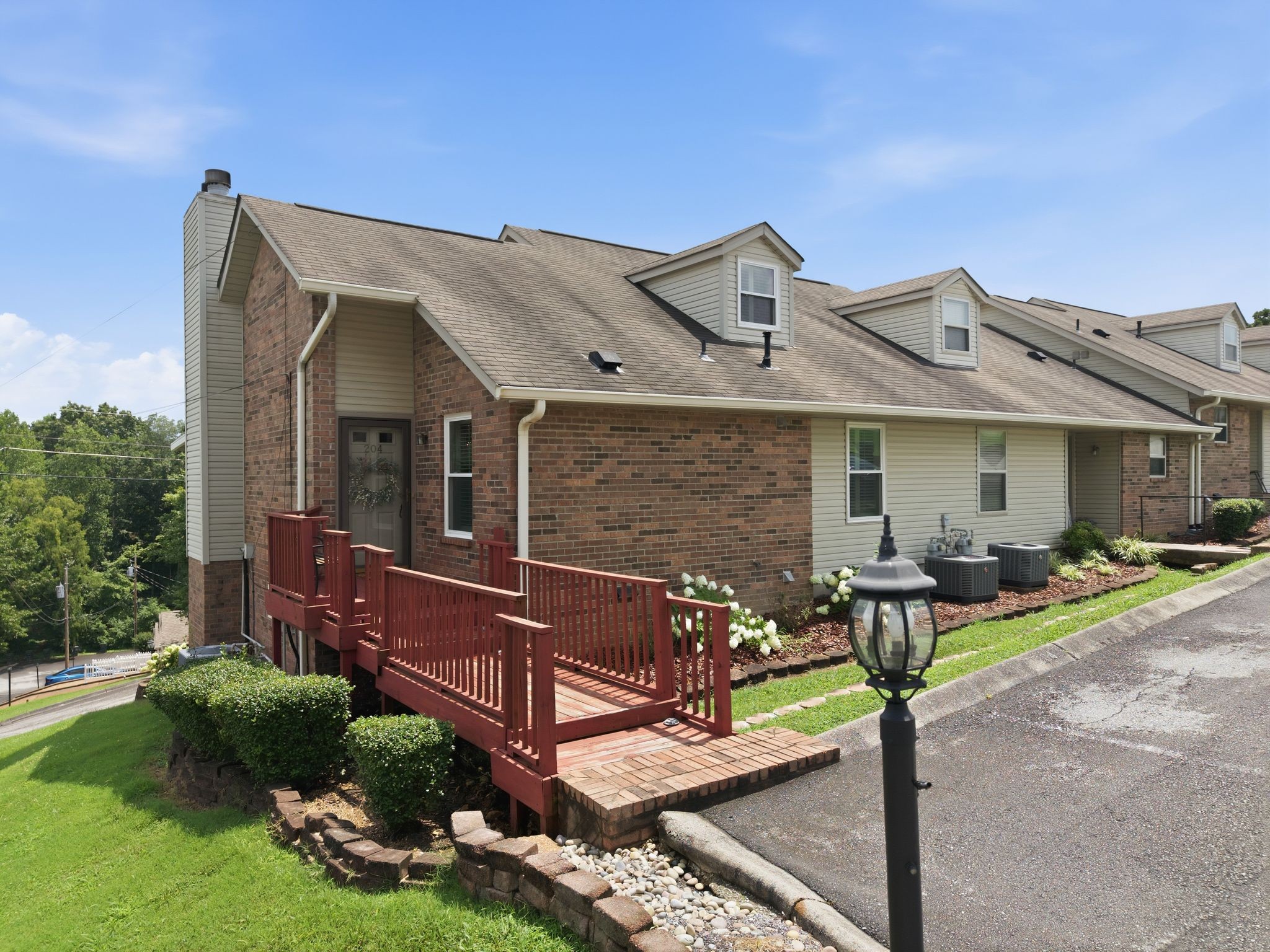 204 Village Cir, W Property Photo 1