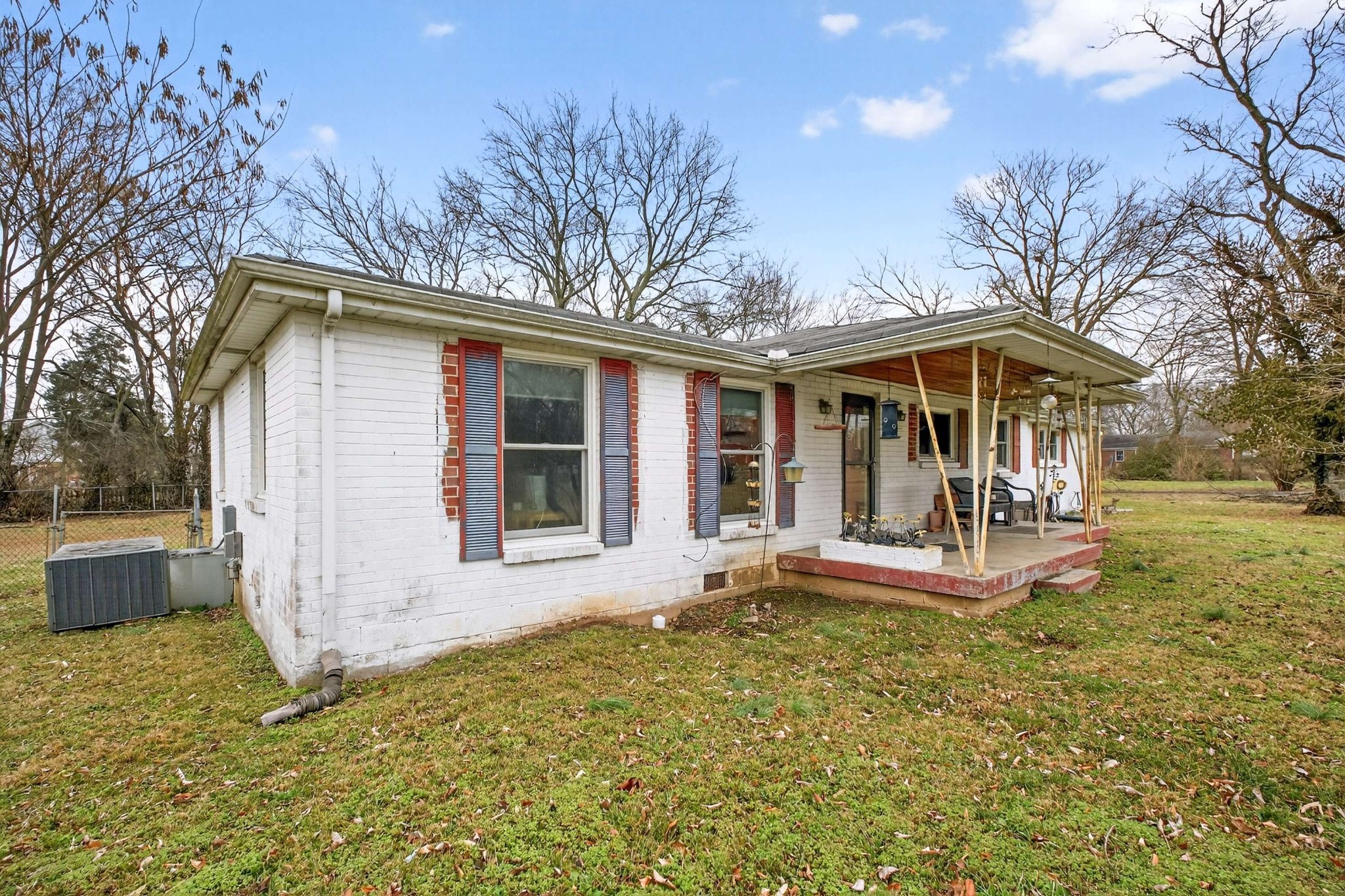 215 Ewing Dr Property Photo 3