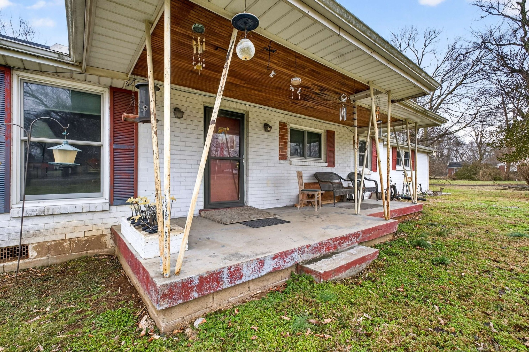 215 Ewing Dr Property Photo 4