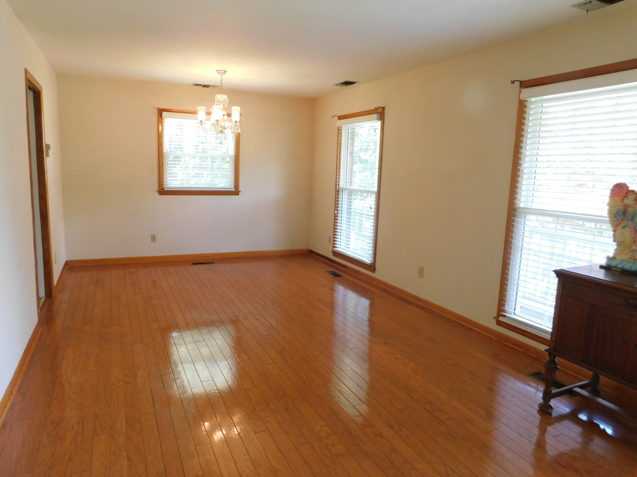 1144 Spencer Ave Property Photo 8