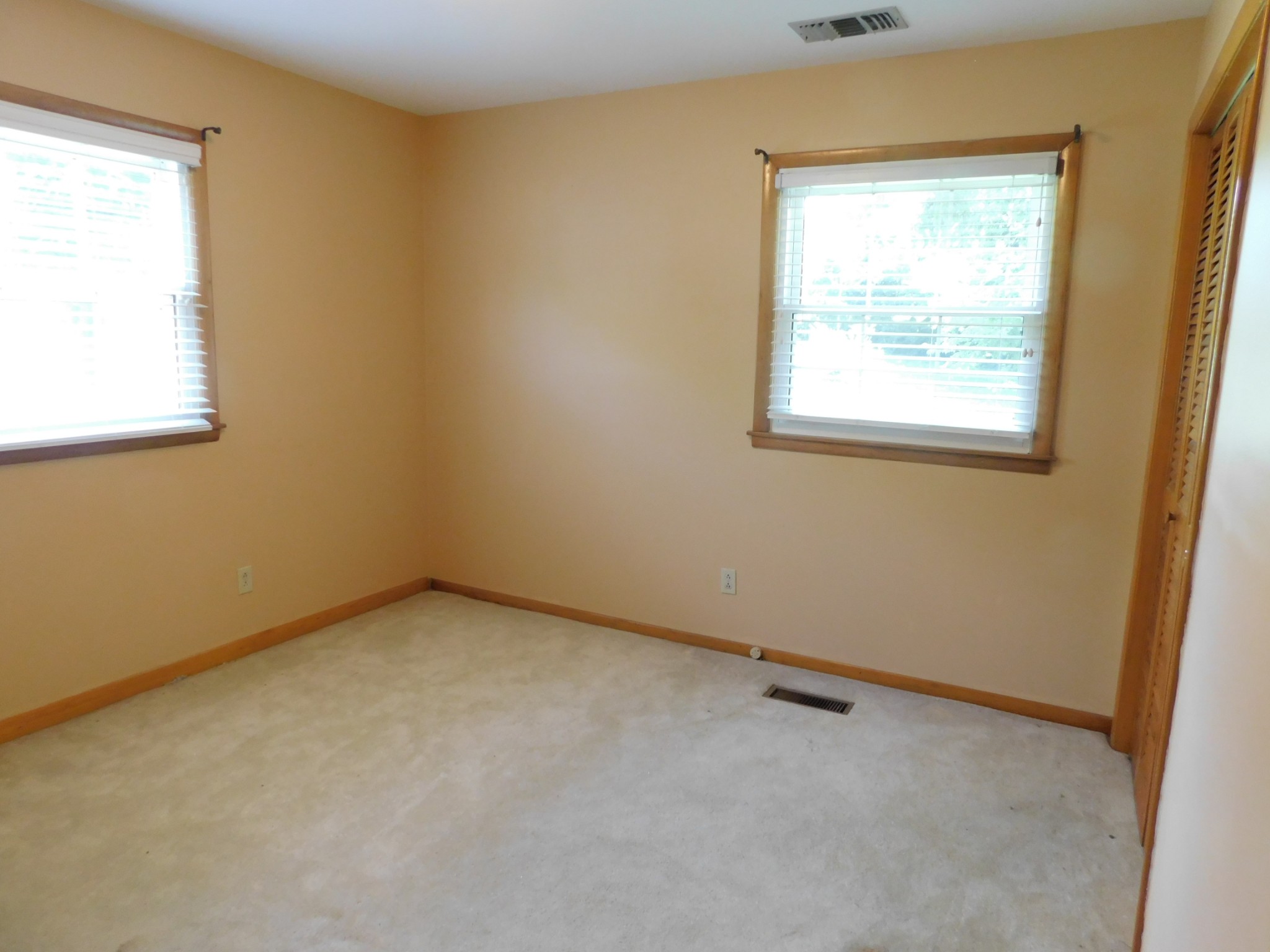 1144 Spencer Ave Property Photo 32