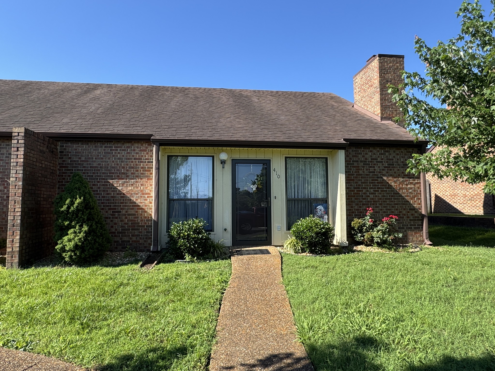 410 Castlewood Ln Property Photo 1