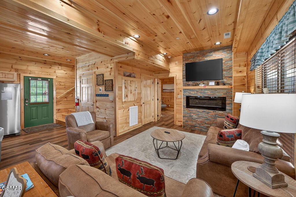 826 String Run Way Property Photo 3