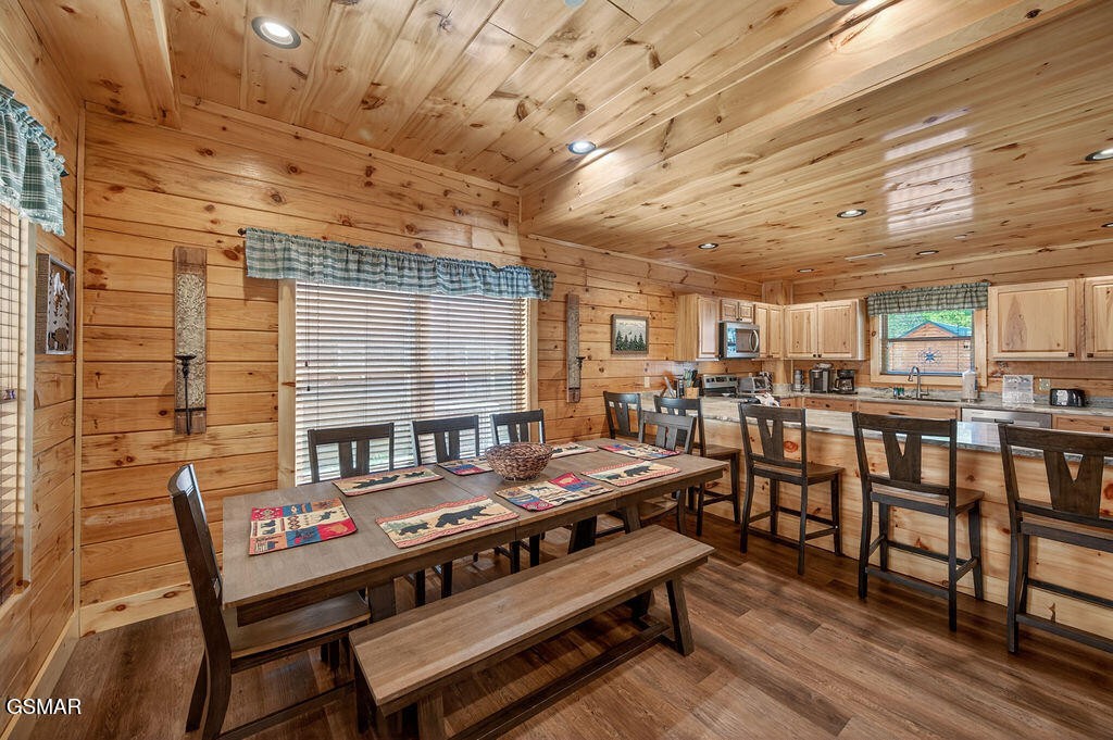 826 String Run Way Property Photo 5