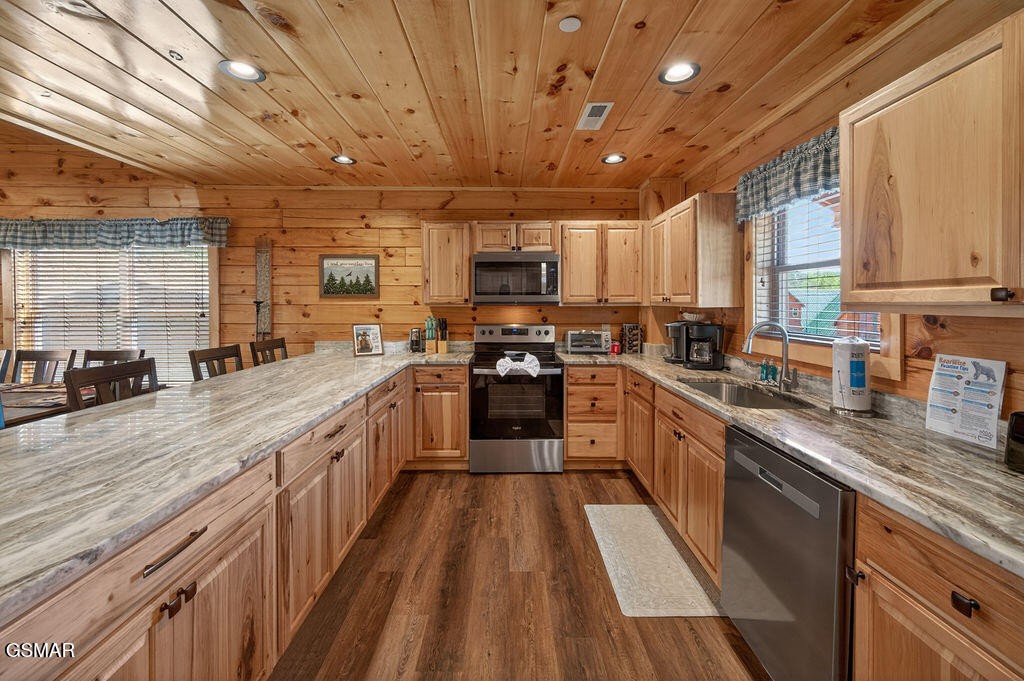 826 String Run Way Property Photo 9