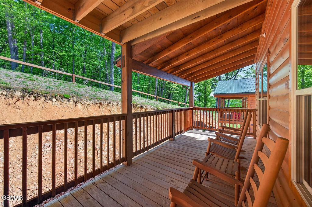 826 String Run Way Property Photo 44