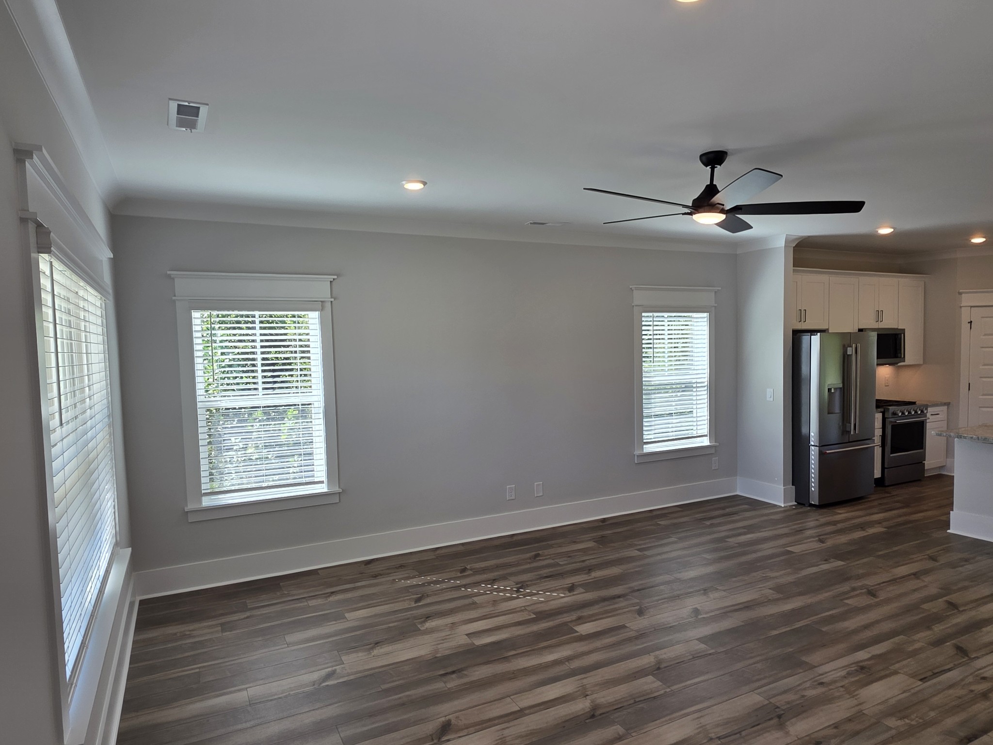 369 Springbrook Blvd Property Photo 5
