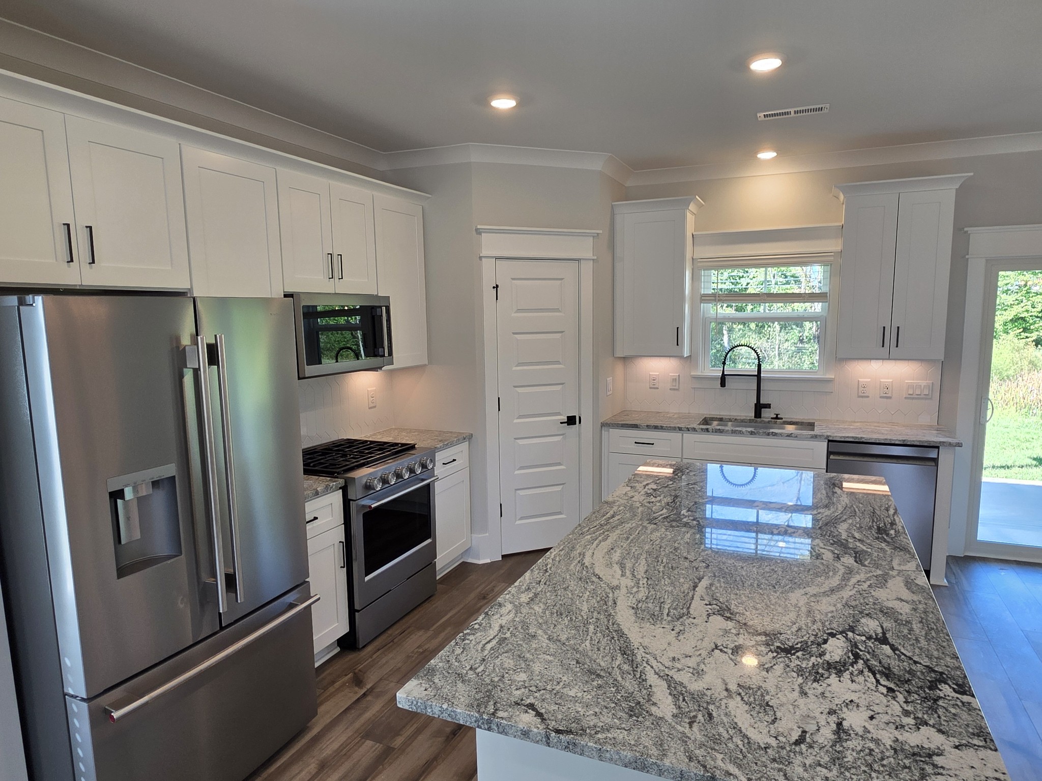 369 Springbrook Blvd Property Photo 11