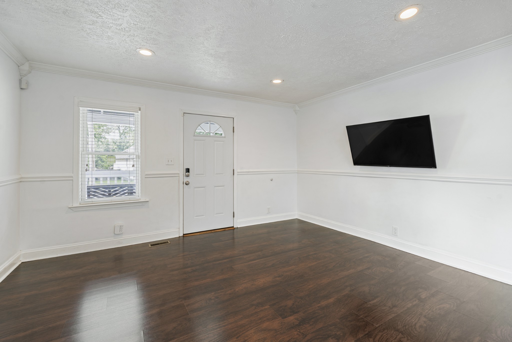 2405 Scovel St Property Photo 6
