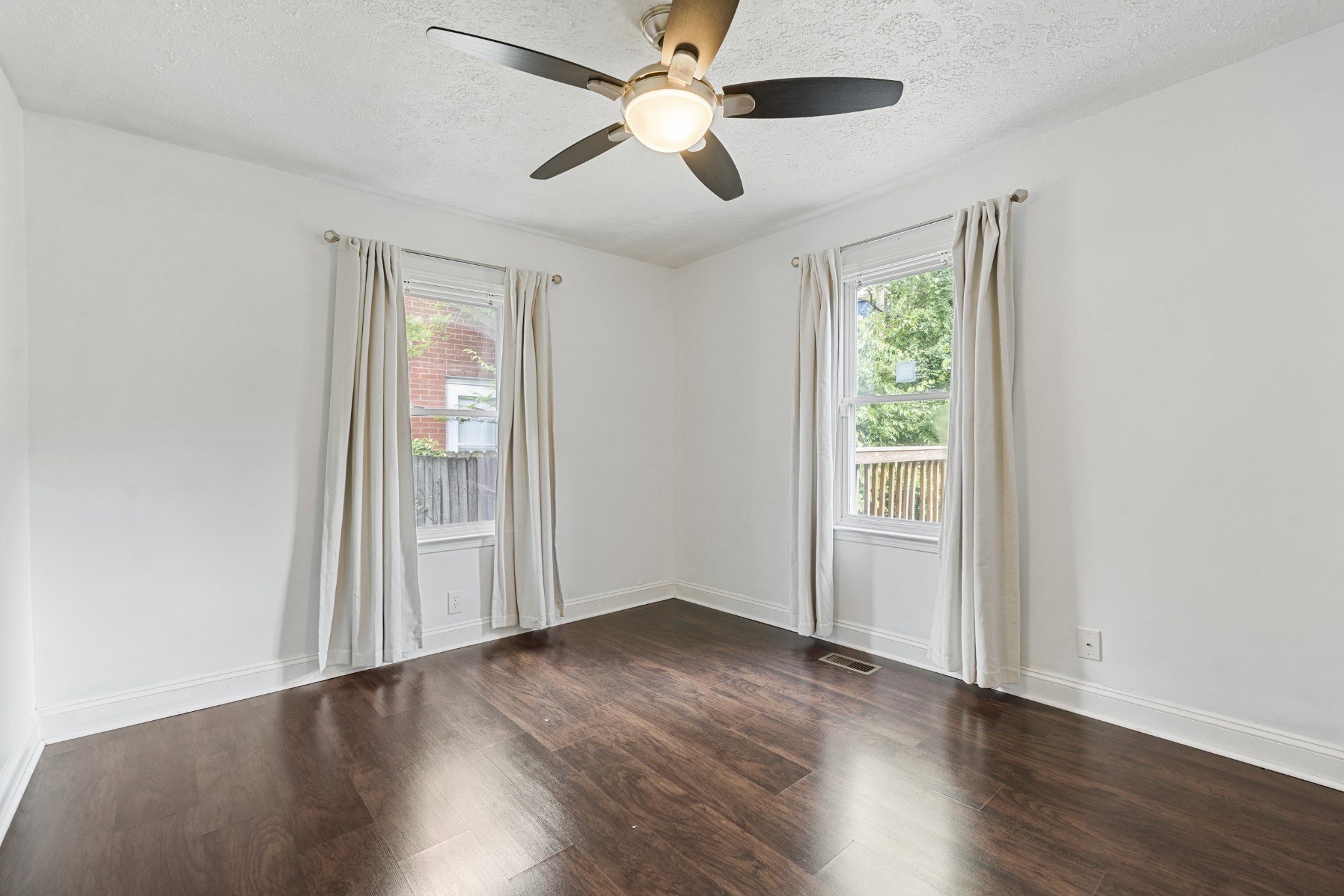 2405 Scovel St Property Photo 10