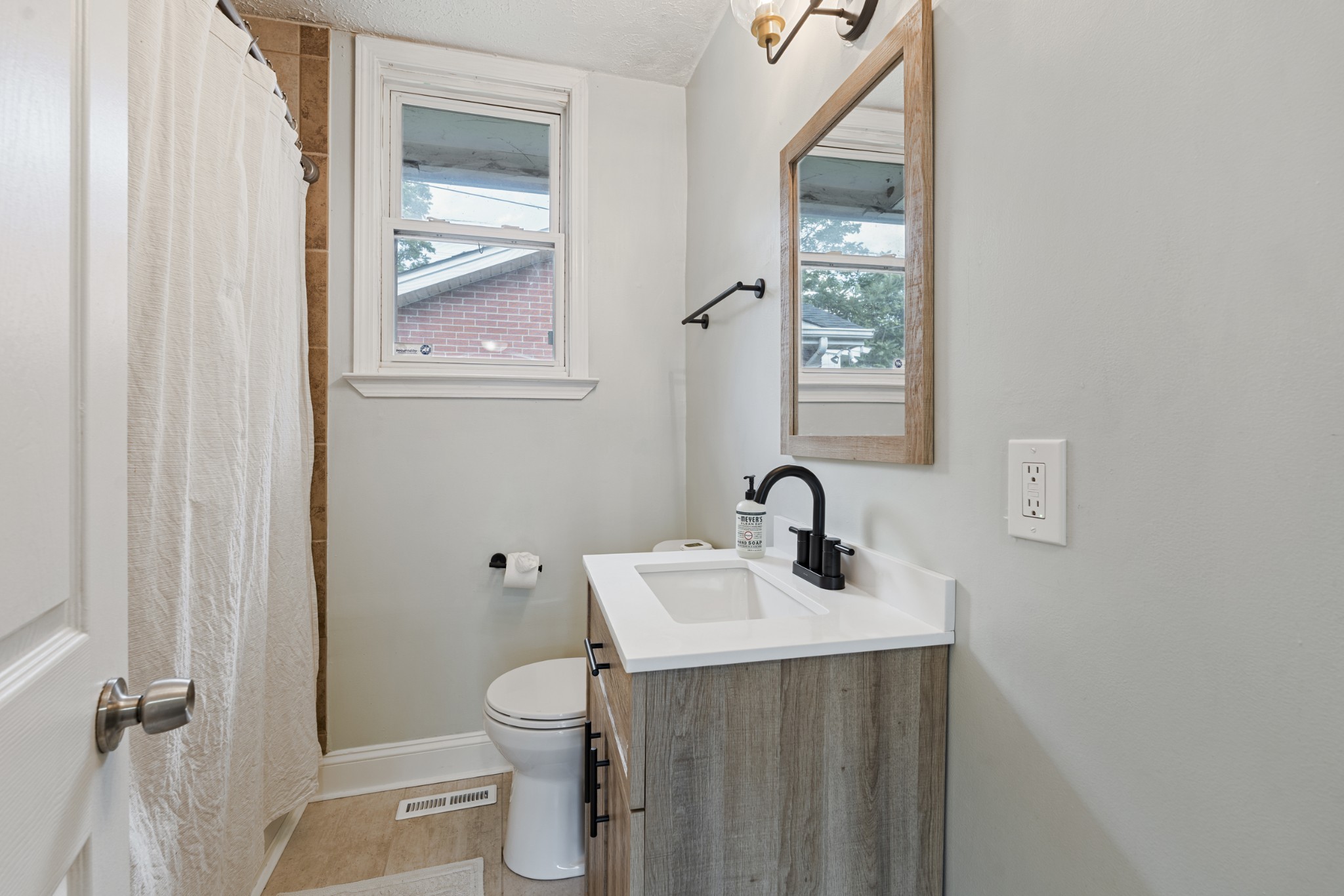 2405 Scovel St Property Photo 12
