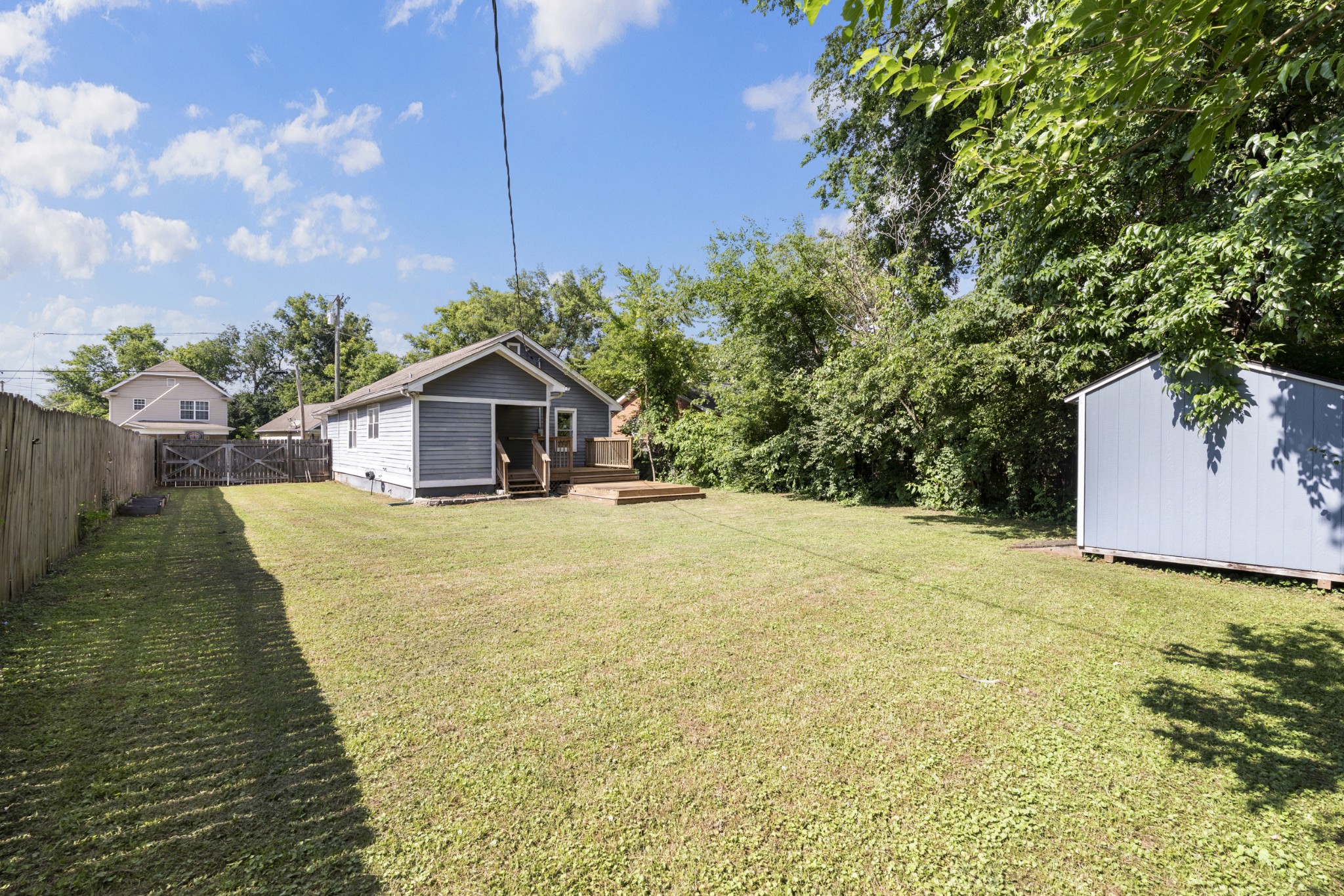 2405 Scovel St Property Photo 17