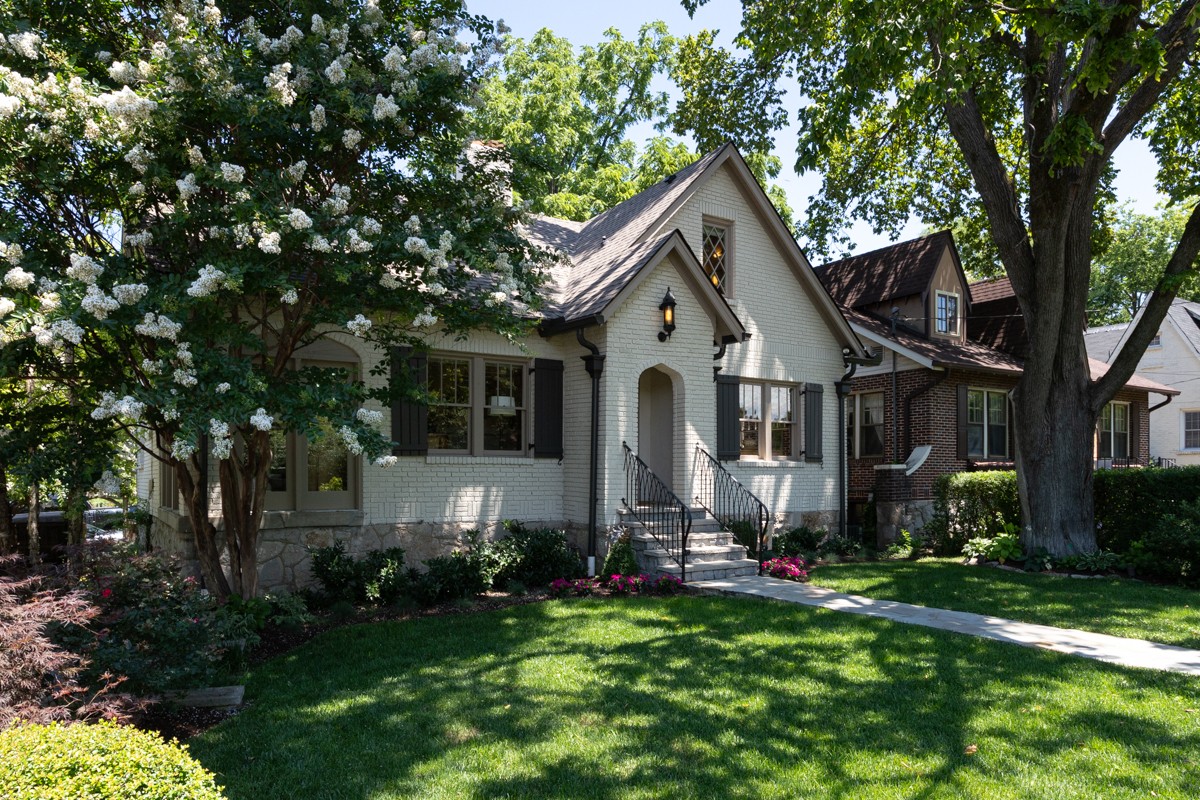 2720 W Linden Ave