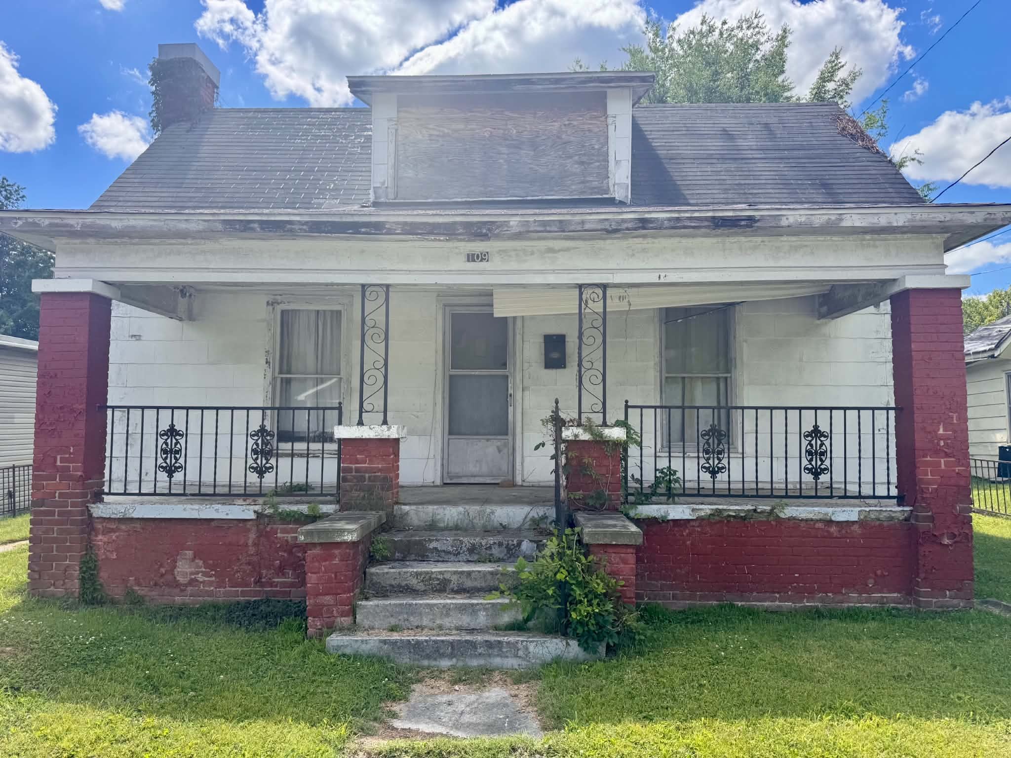 109 S Elm St