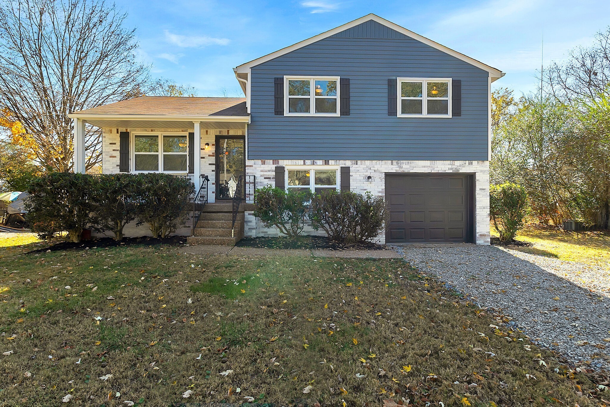 124 Grenadier Dr Property Photo 1