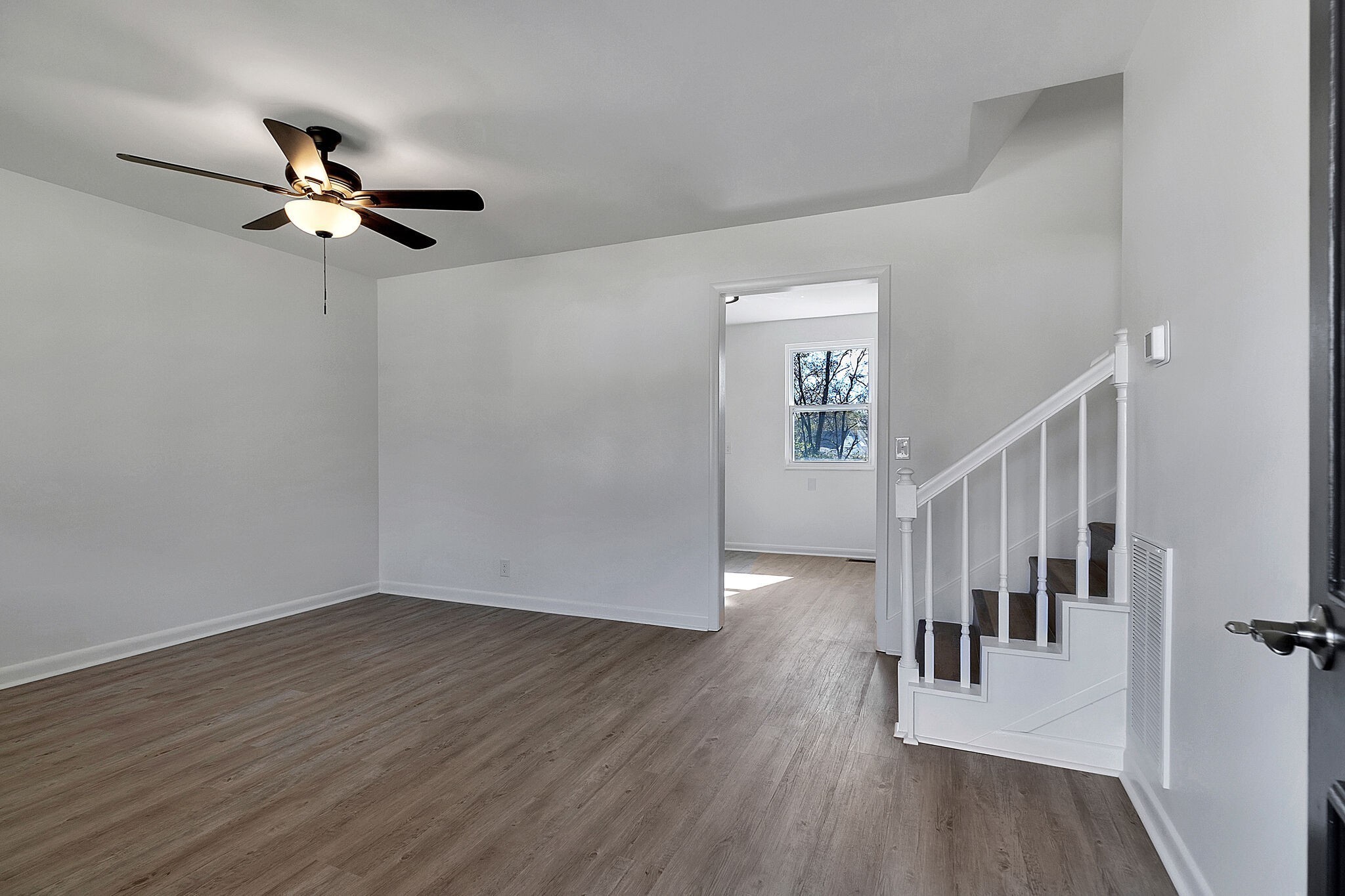 124 Grenadier Dr Property Photo 3