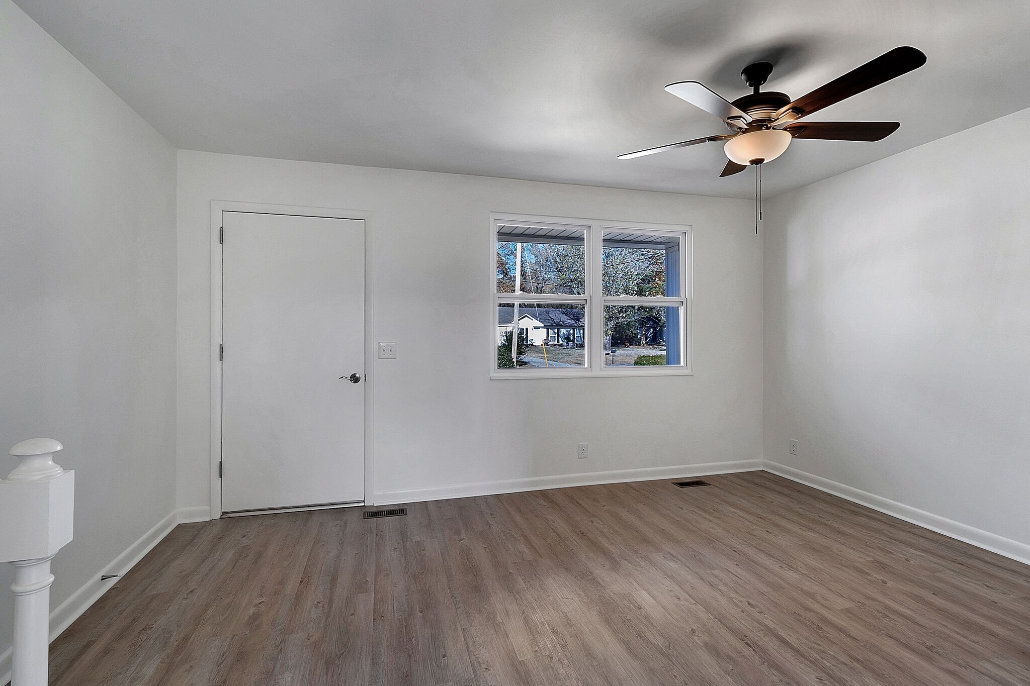 124 Grenadier Dr Property Photo 4