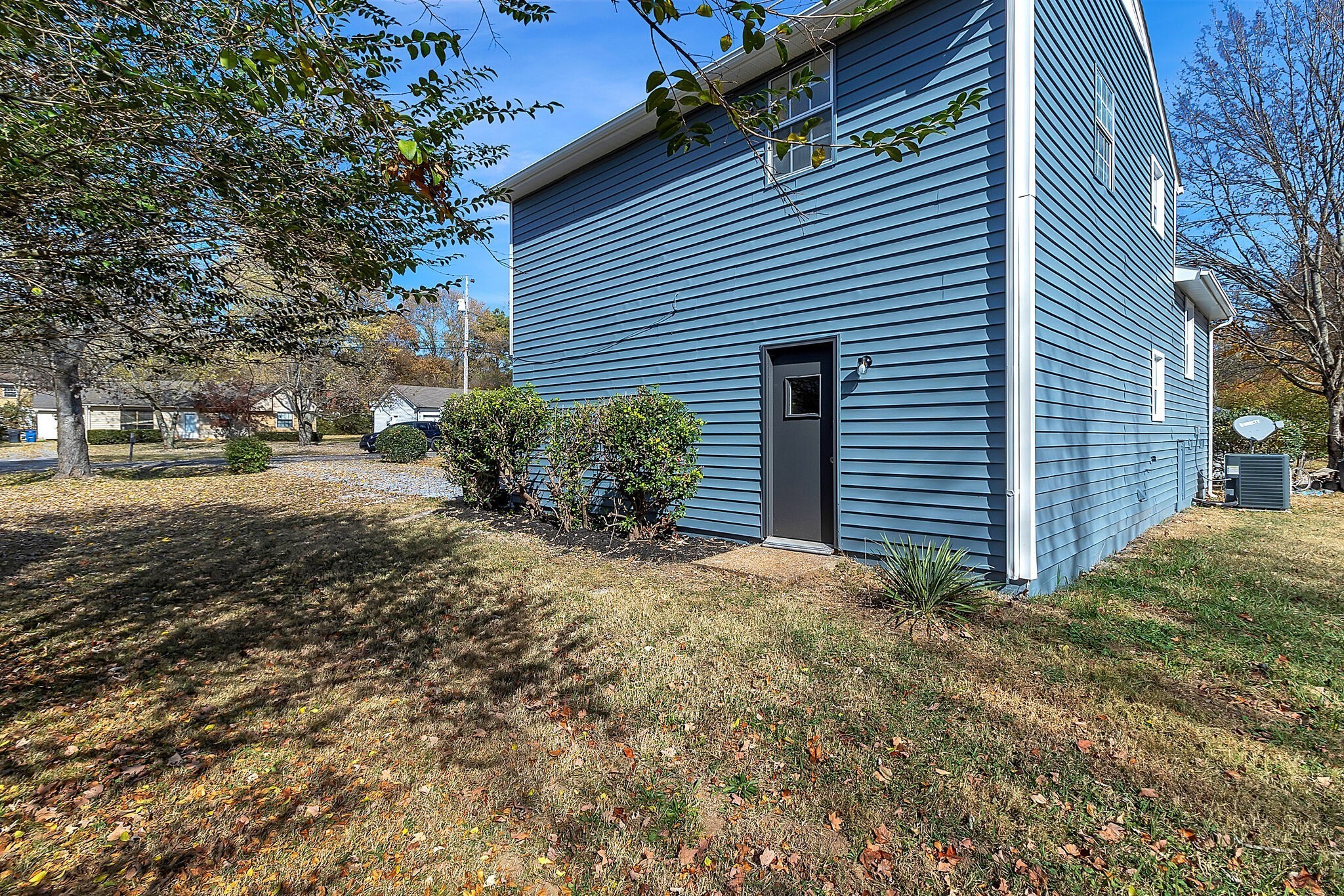124 Grenadier Dr Property Photo 22