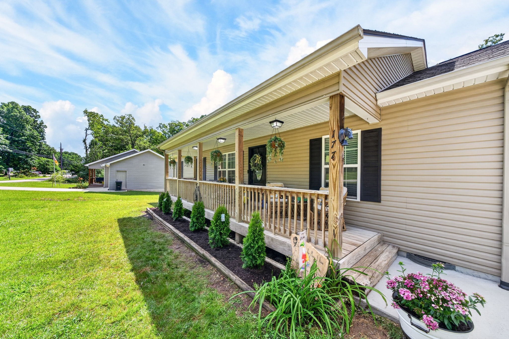 177 Orange Cir Property Photo 4