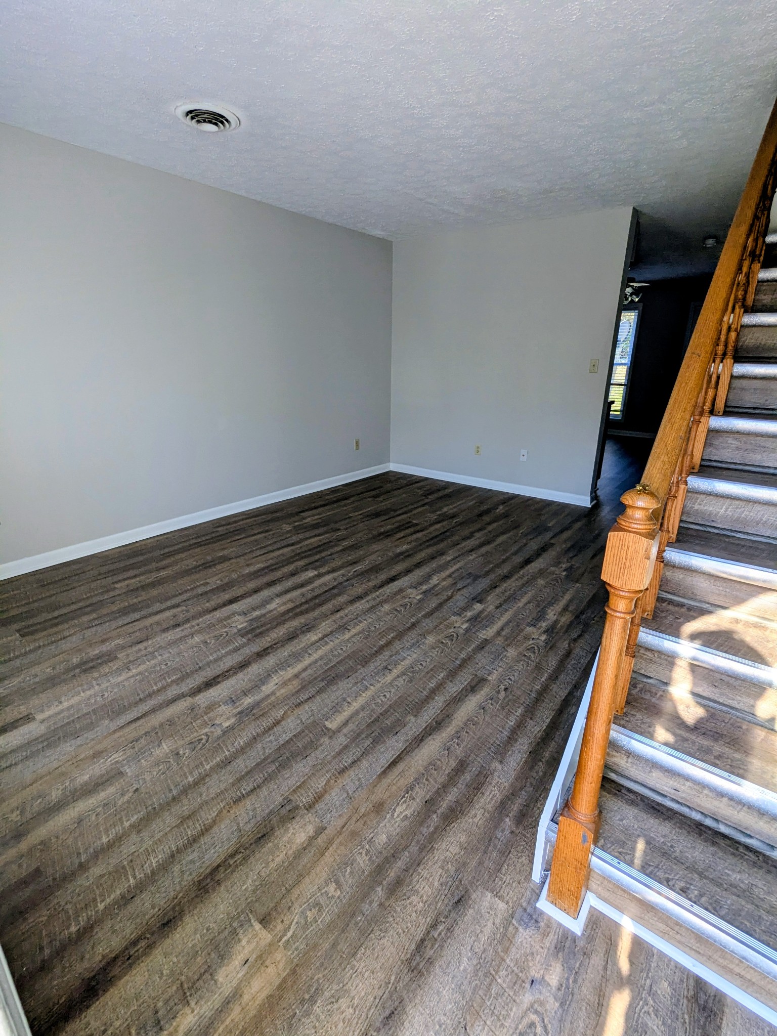 1034 Brookview Dr Property Photo 2