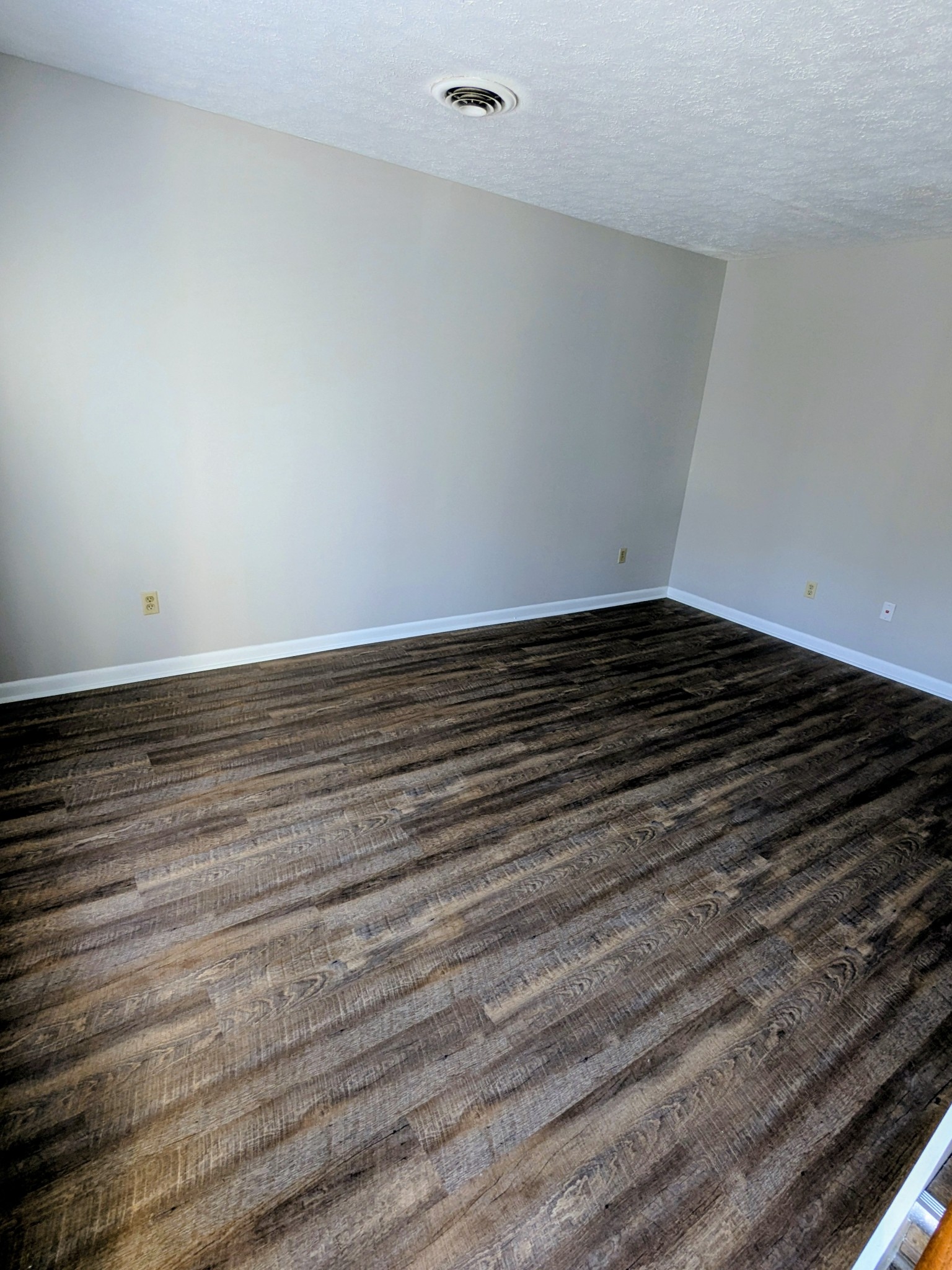 1034 Brookview Dr Property Photo 3