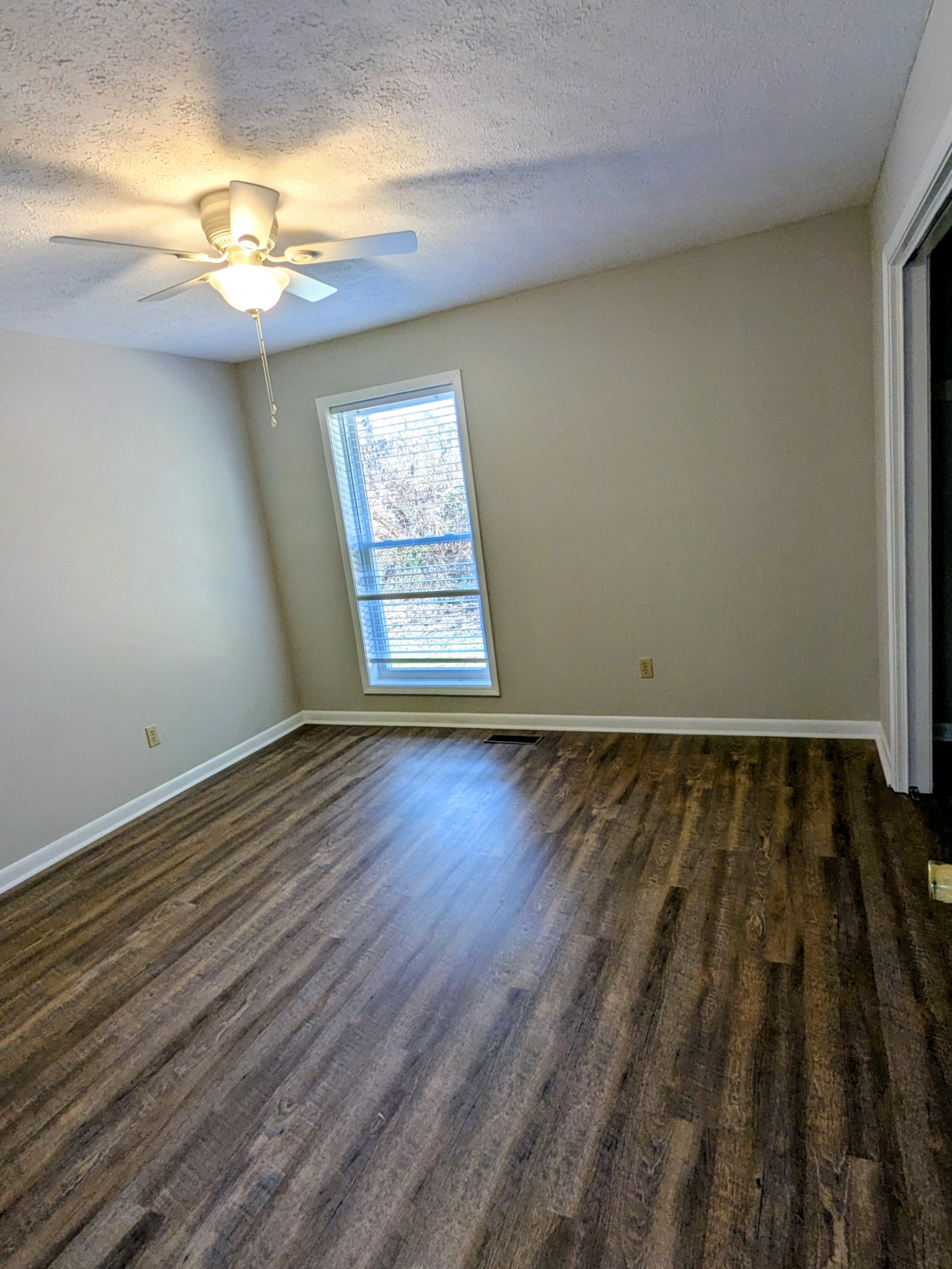 1034 Brookview Dr Property Photo 6