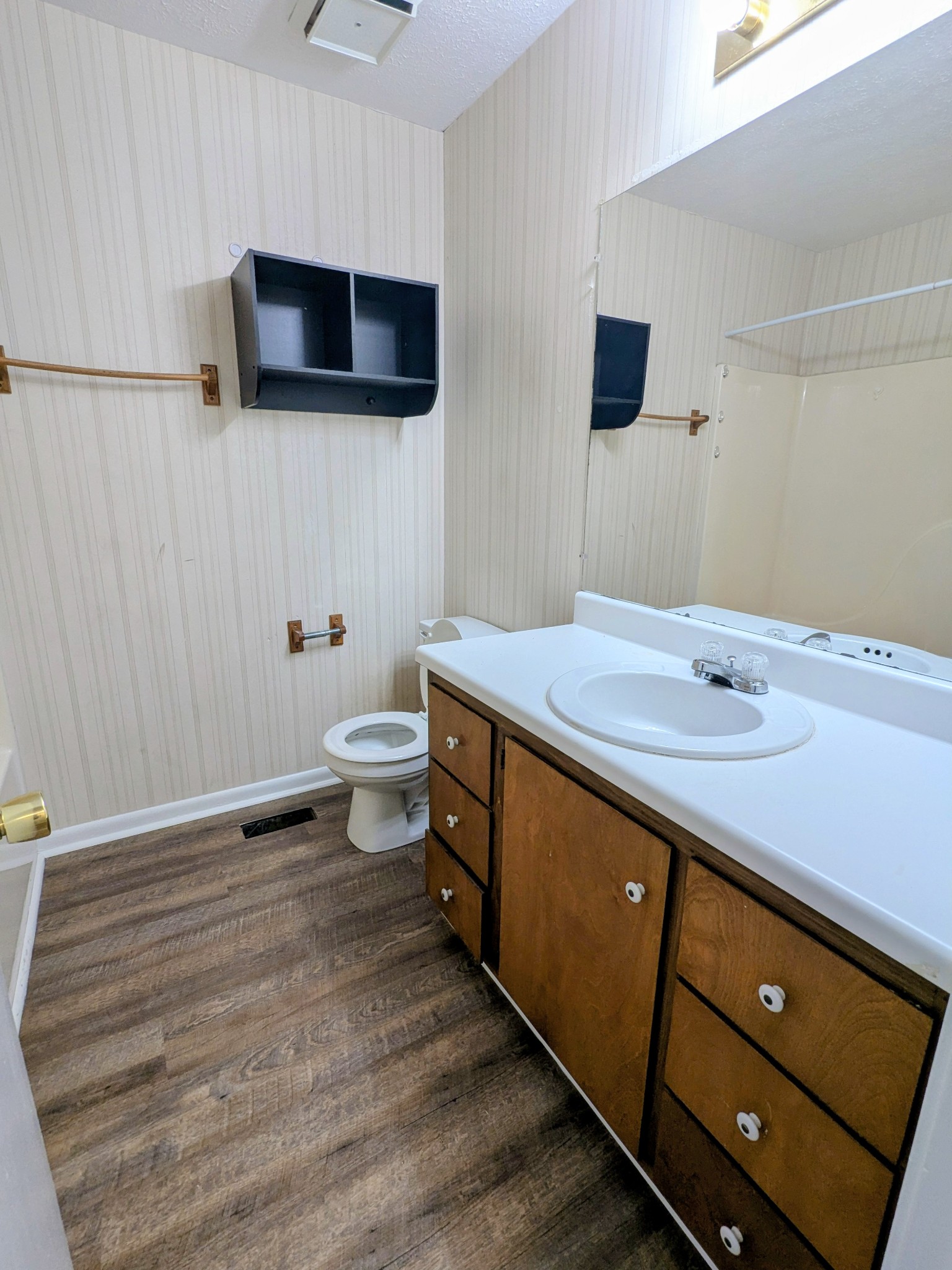 1034 Brookview Dr Property Photo 8
