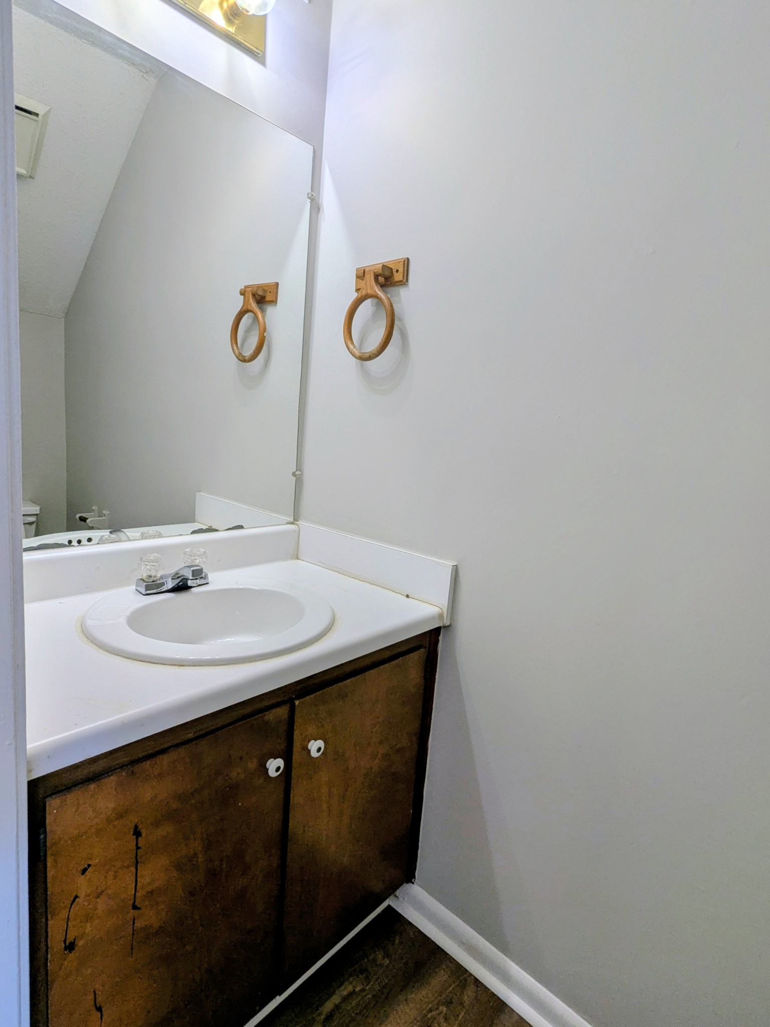 1034 Brookview Dr Property Photo 9