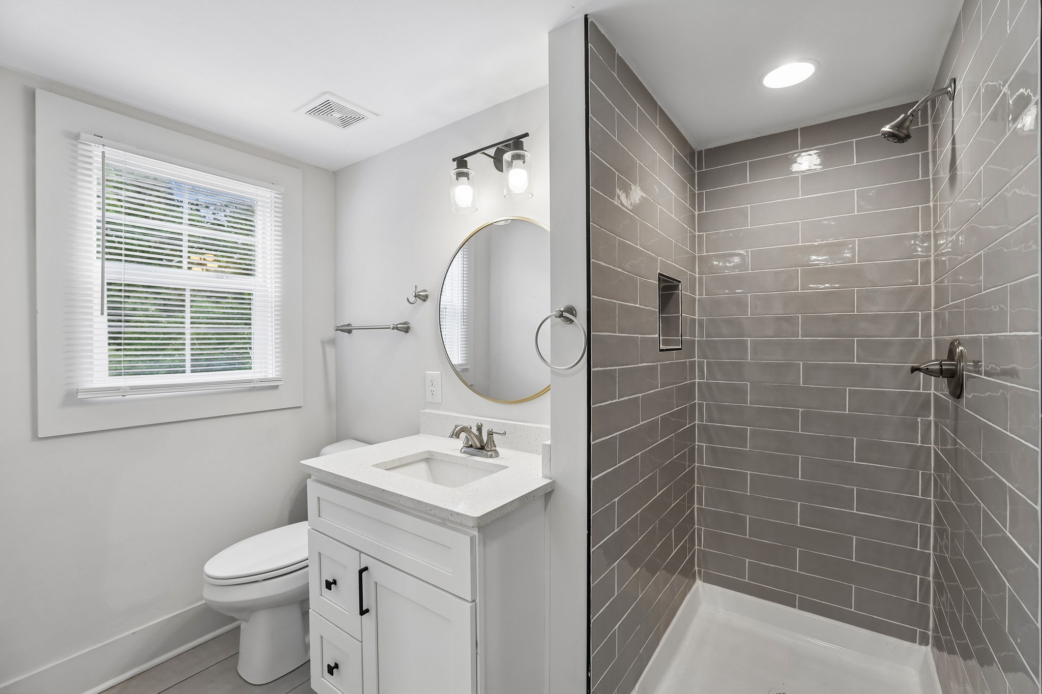 810 W Lincoln St Property Photo 5