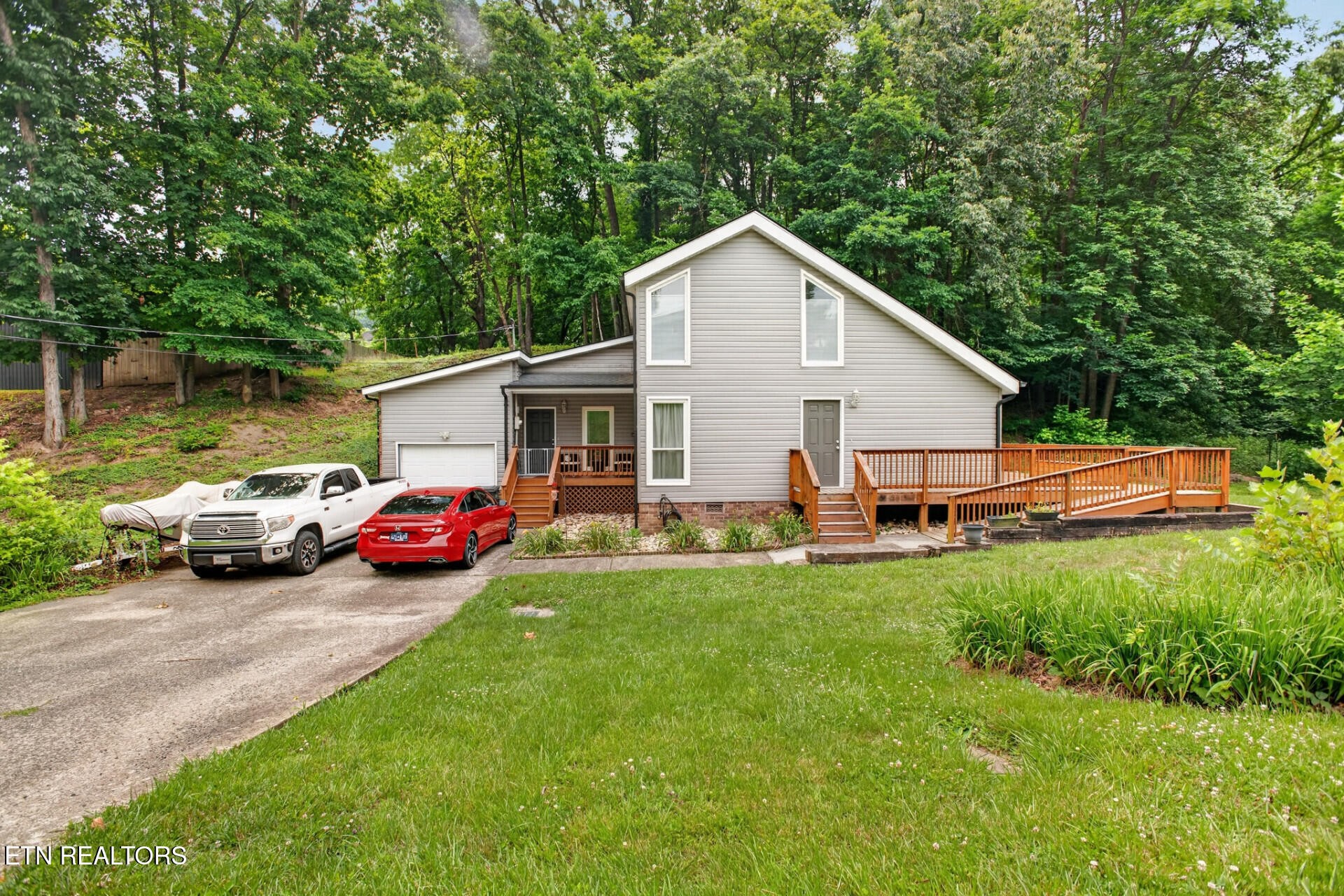 2009 Malvern Rd Property Photo 1