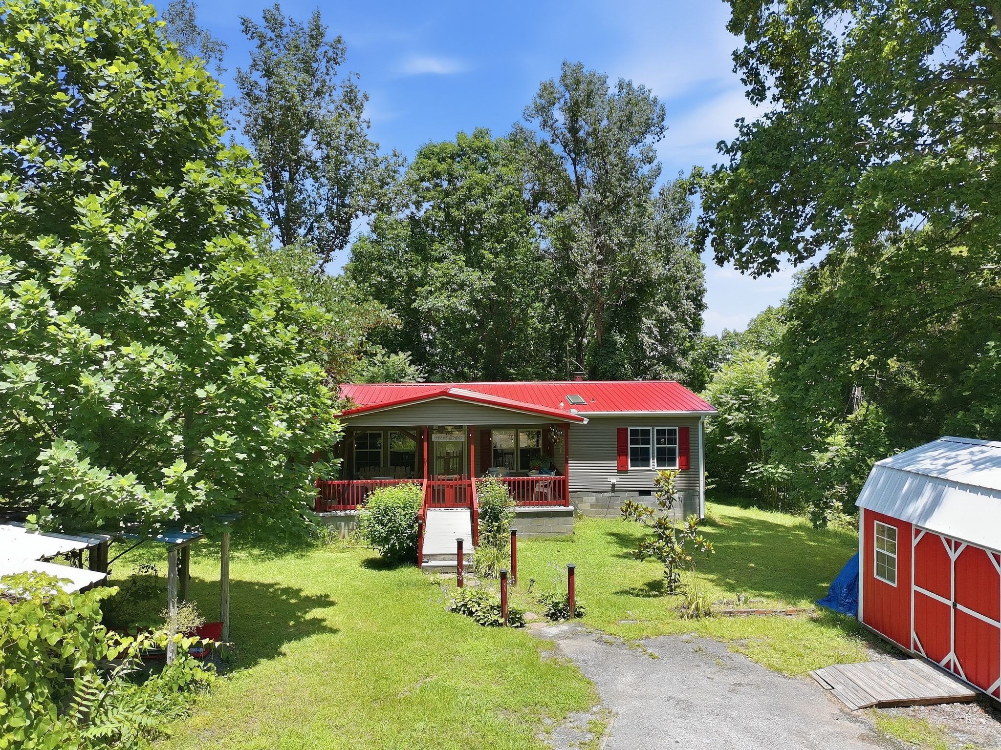 5843 Valley Dr Property Photo 1