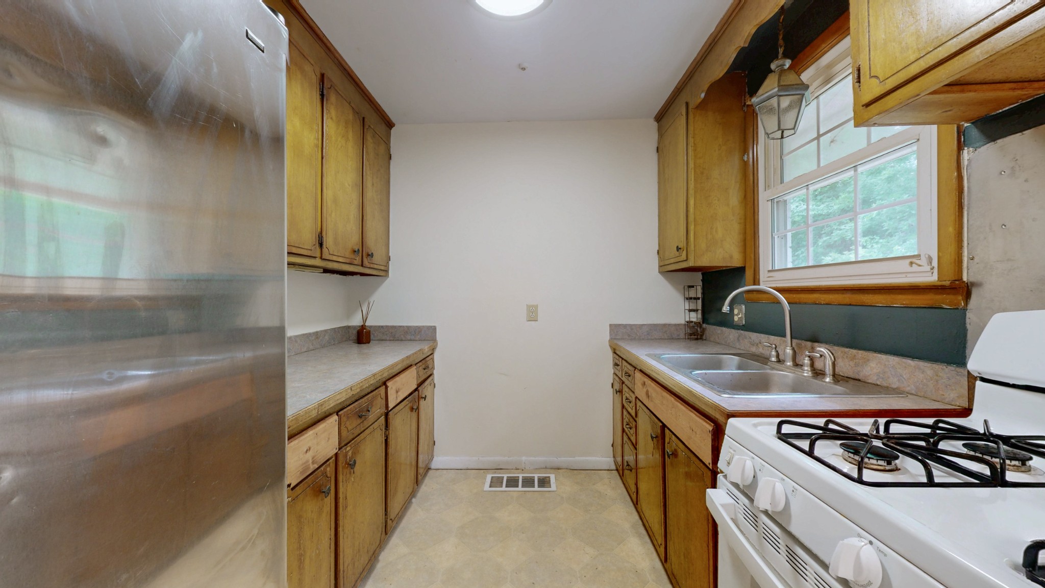 213 Sterry Ct Property Photo 3