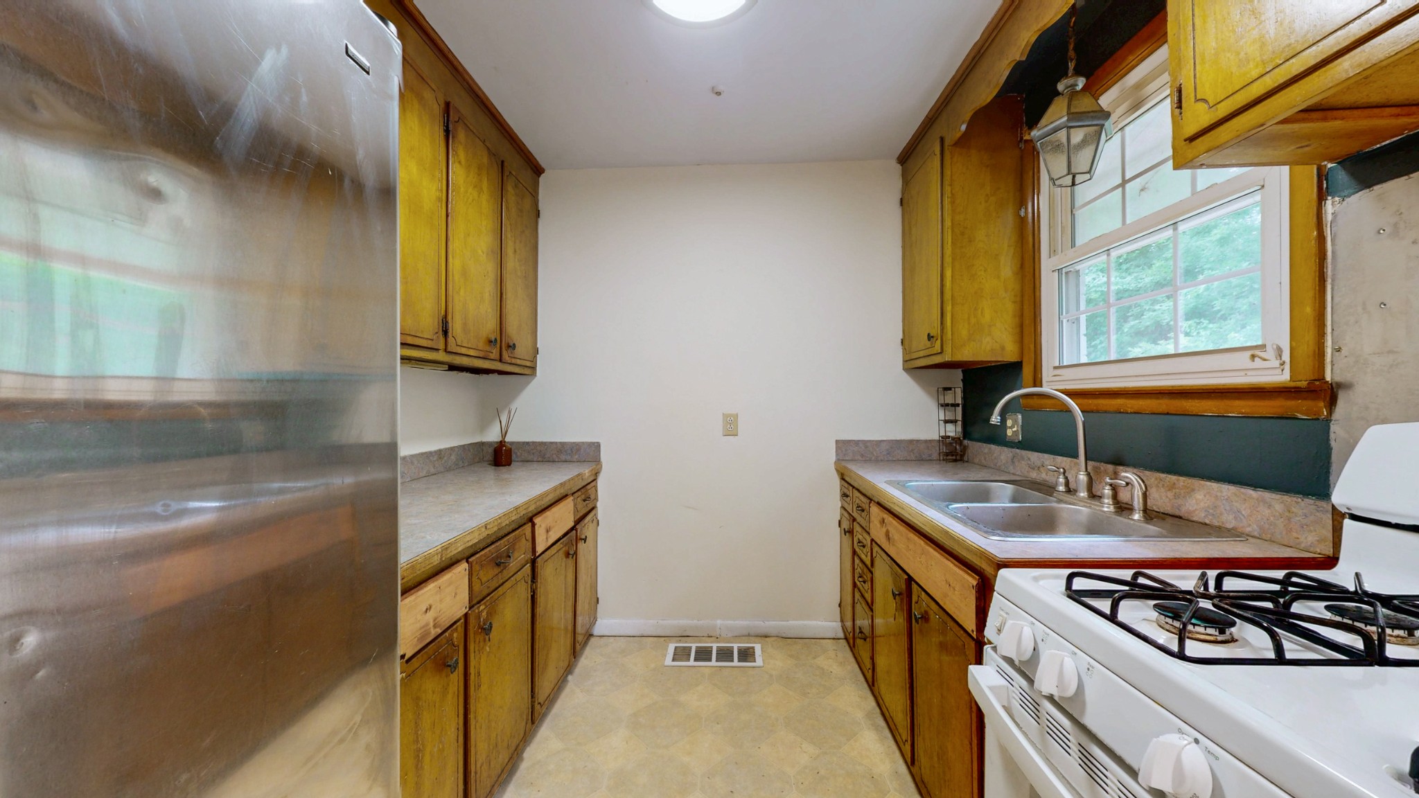 213 Sterry Ct Property Photo 8