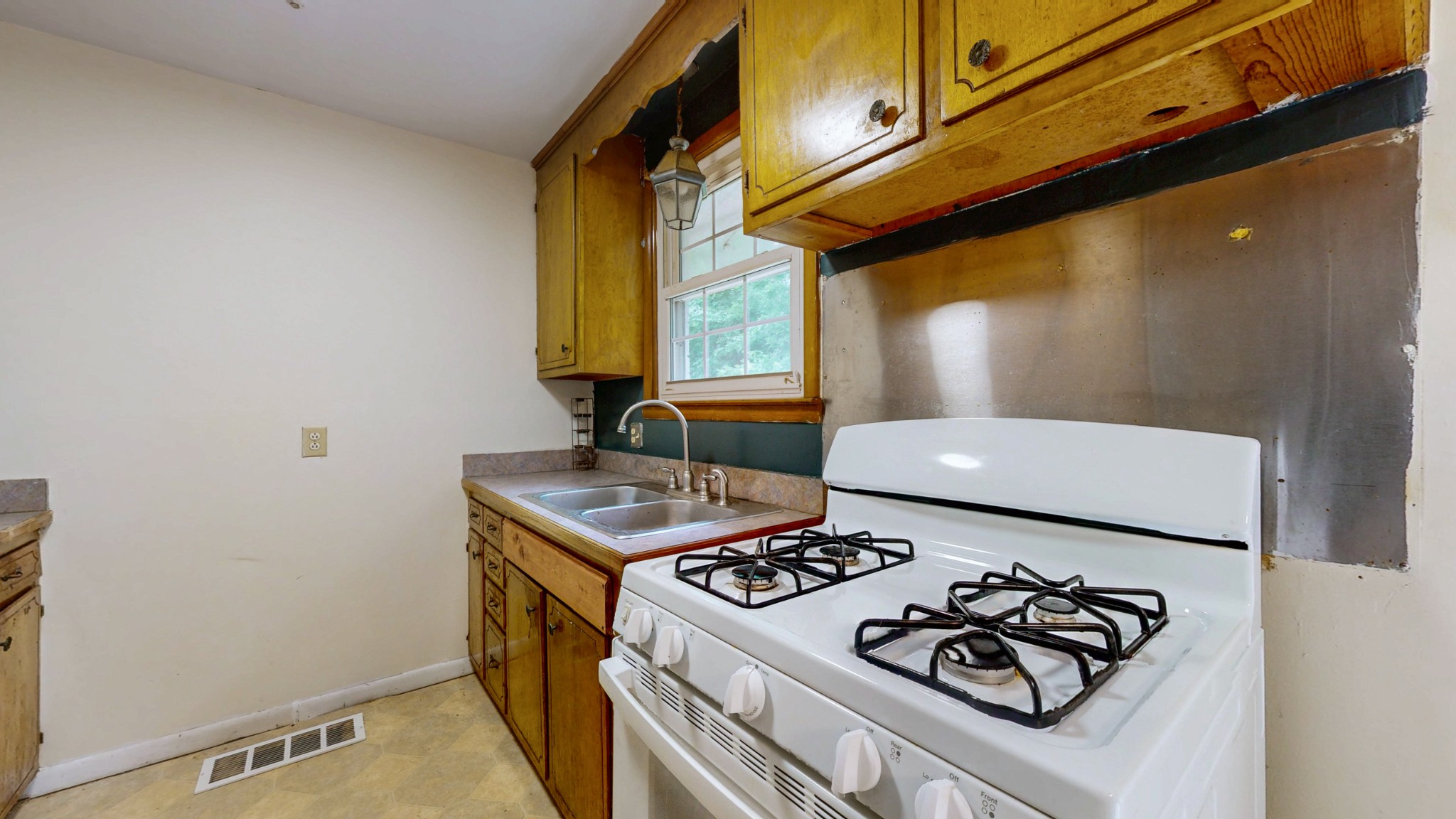 213 Sterry Ct Property Photo 9