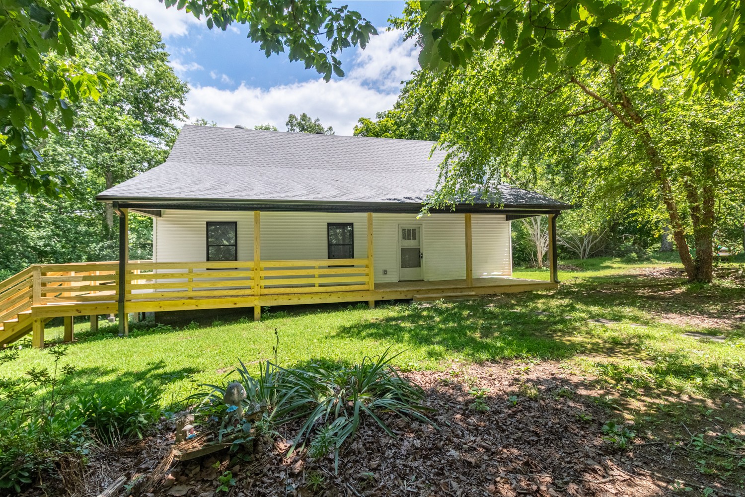 127 Shade Tree Ct Property Photo 3