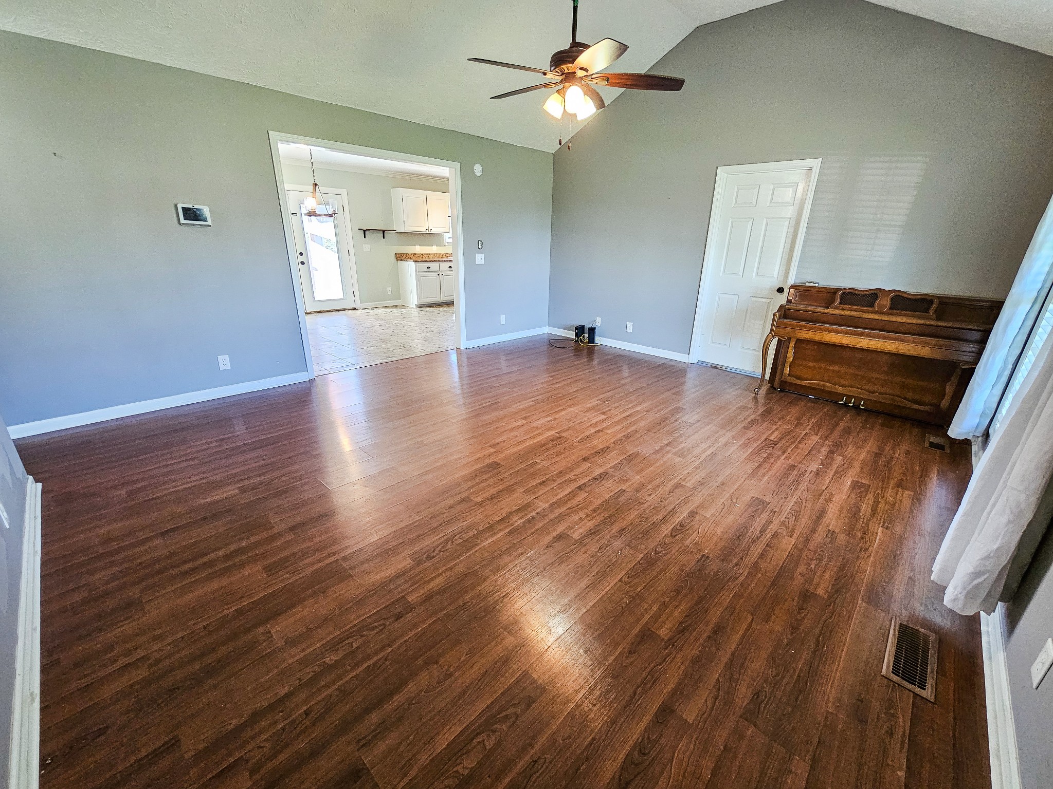 105 Twin Oaks Dr Property Photo 3