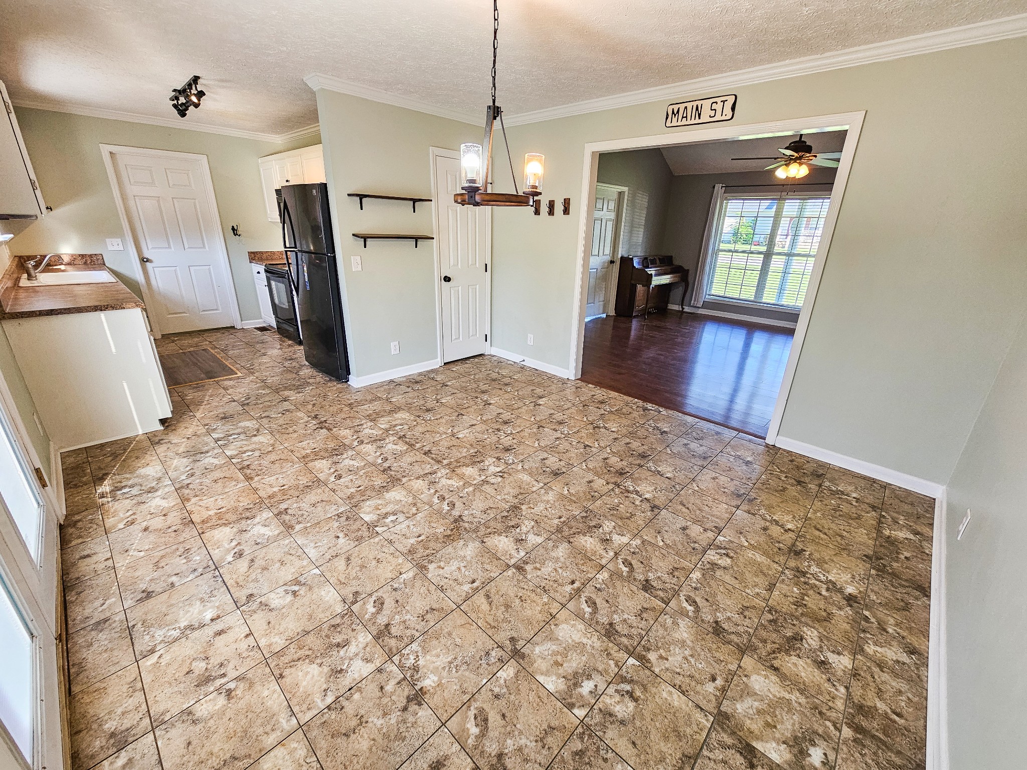 105 Twin Oaks Dr Property Photo 5