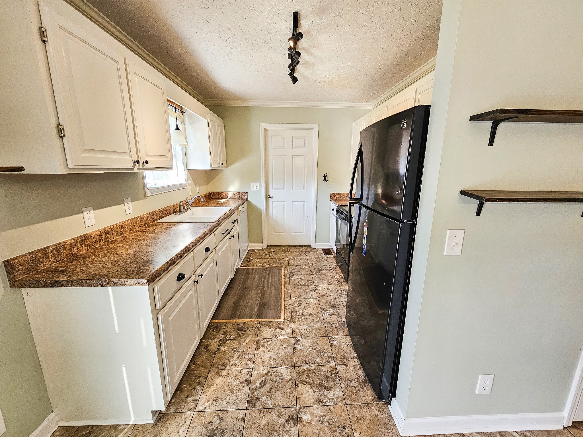 105 Twin Oaks Dr Property Photo 7