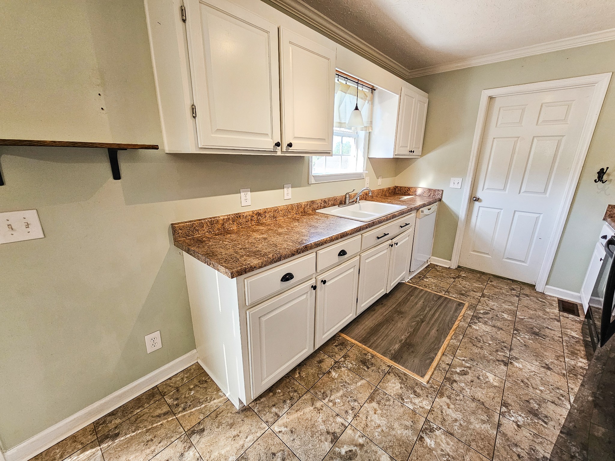 105 Twin Oaks Dr Property Photo 8