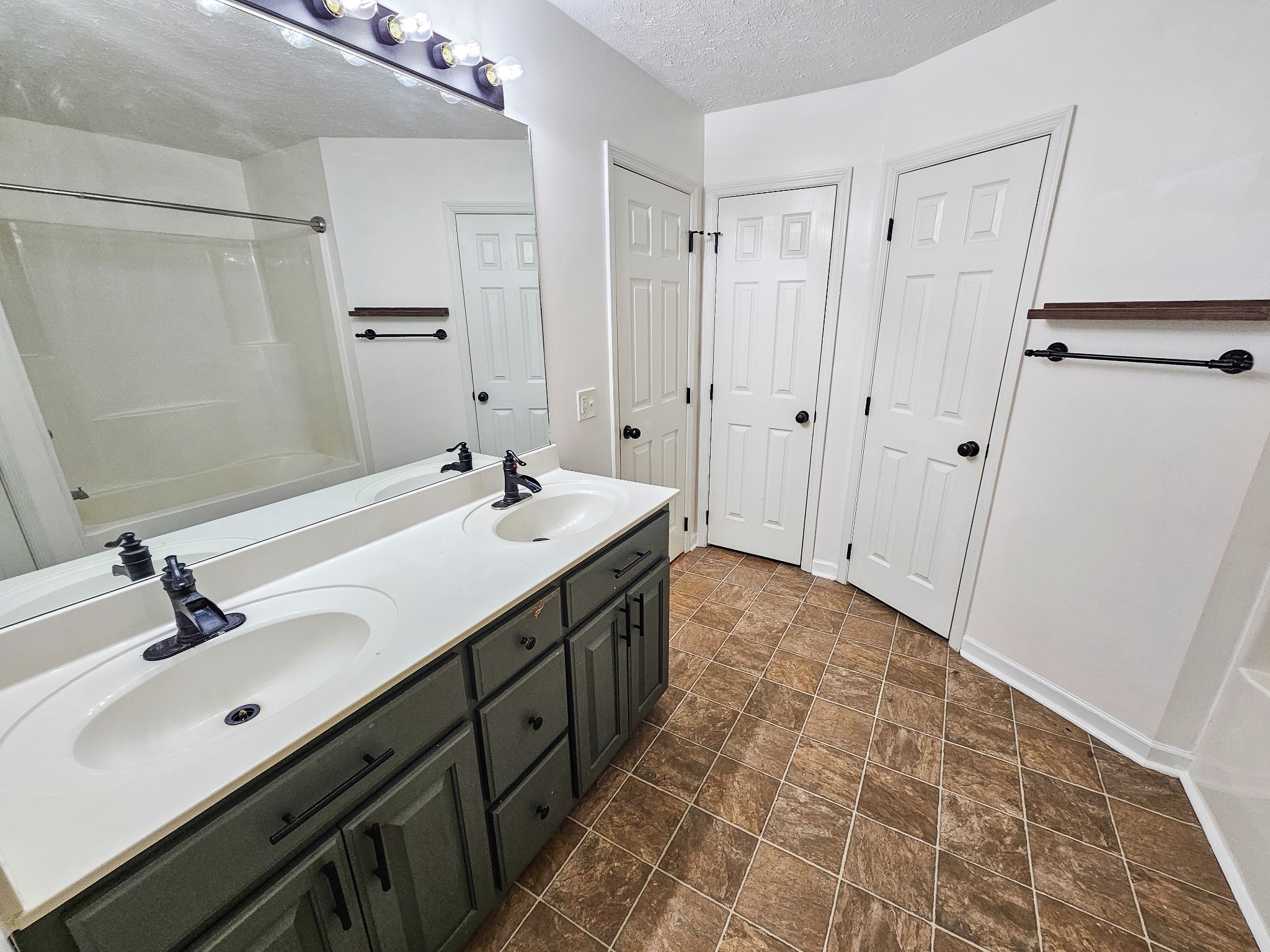 105 Twin Oaks Dr Property Photo 16