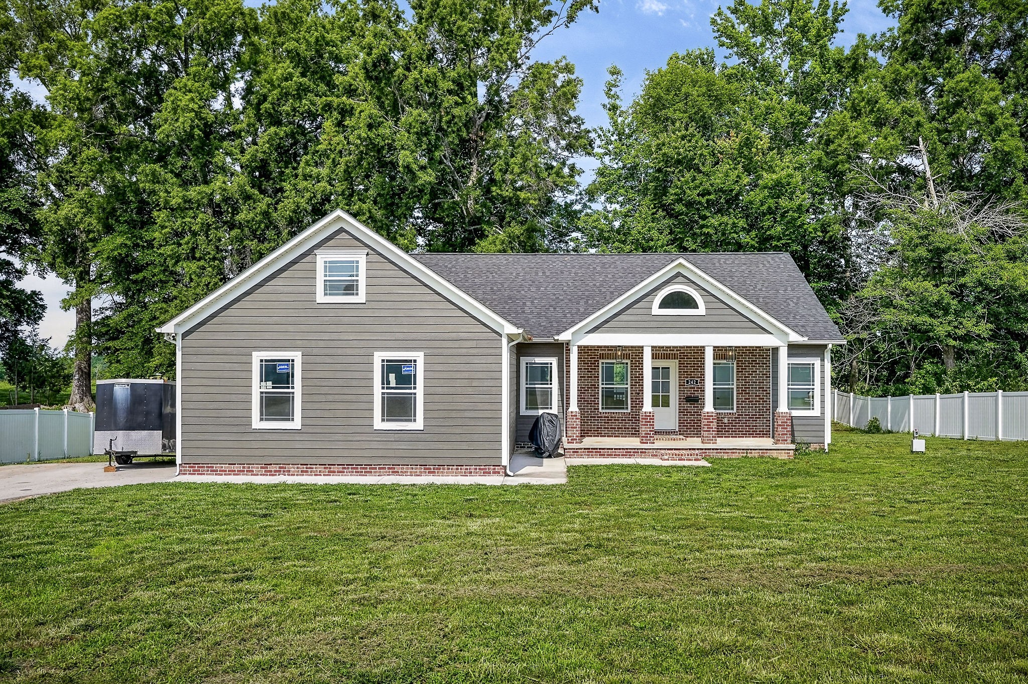 242 Grace Dr Property Photo 1