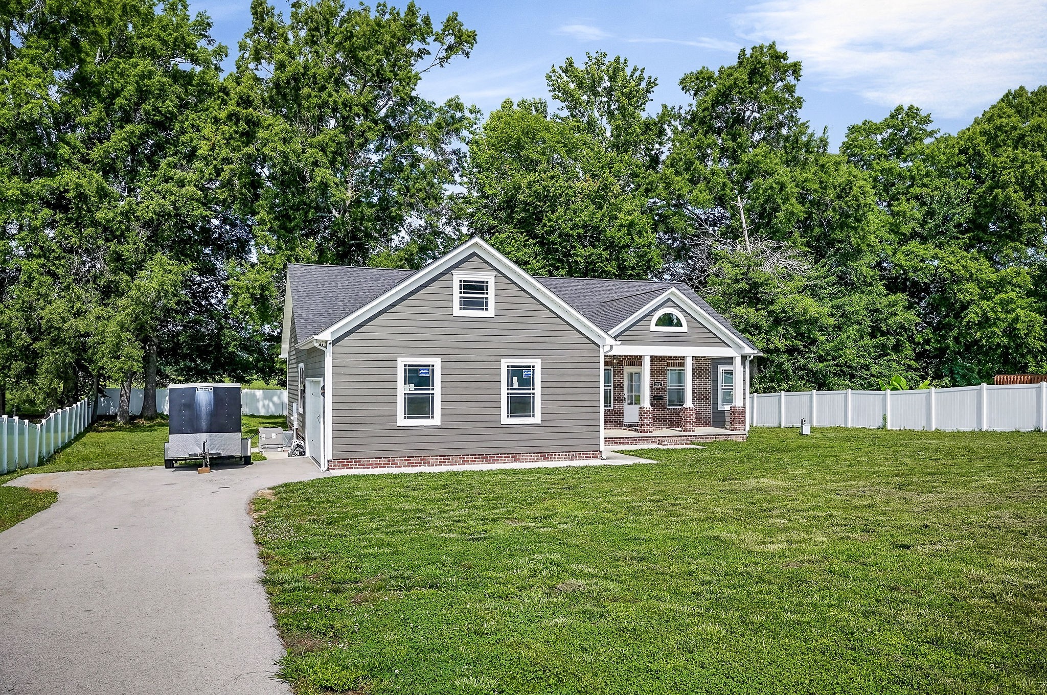 242 Grace Dr Property Photo 2