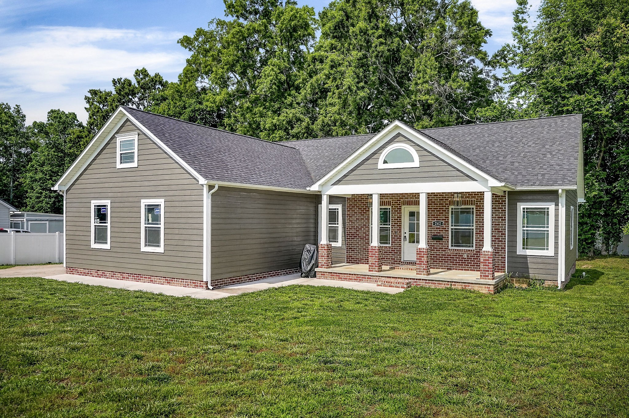 242 Grace Dr Property Photo 3
