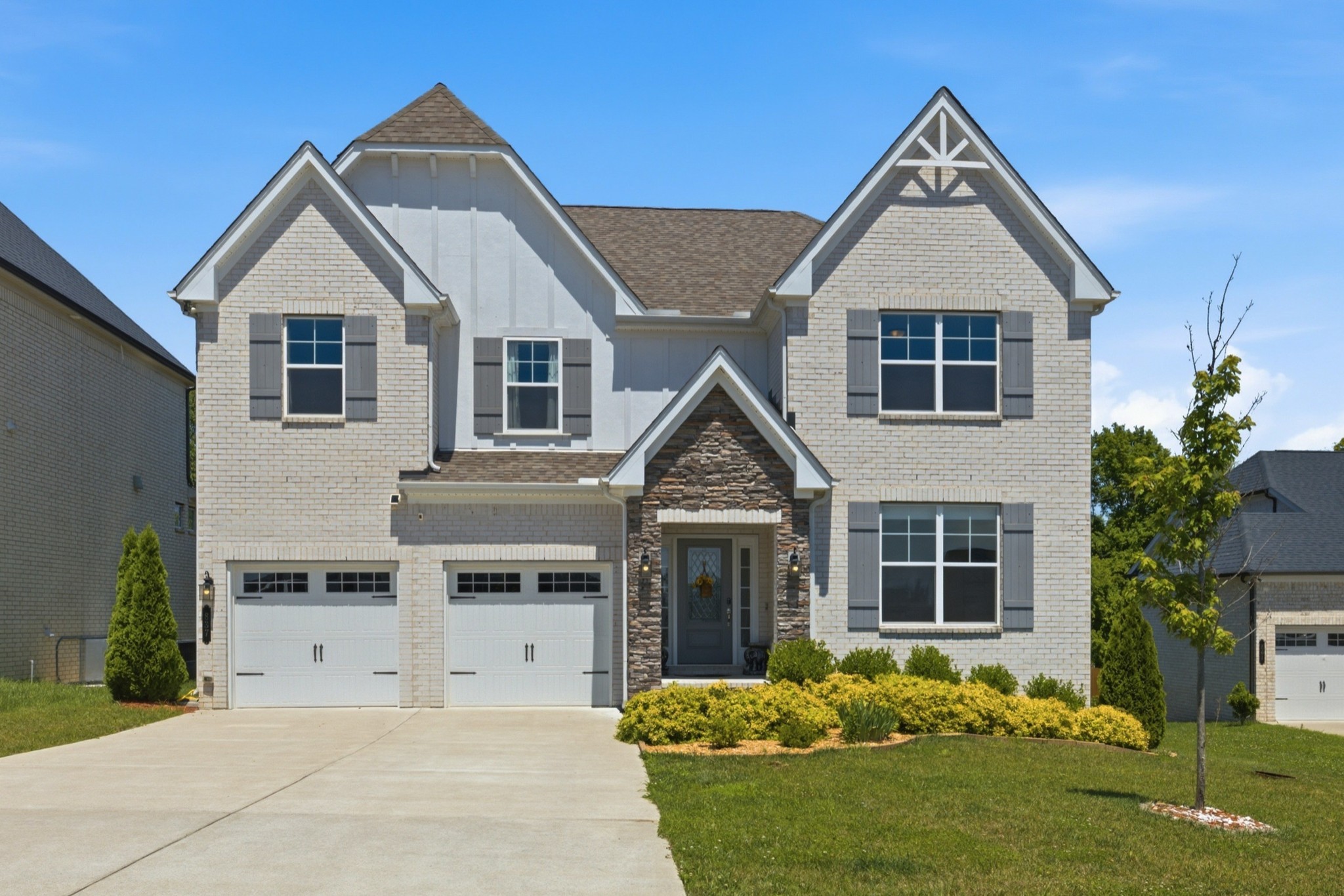 837 Ava Ln